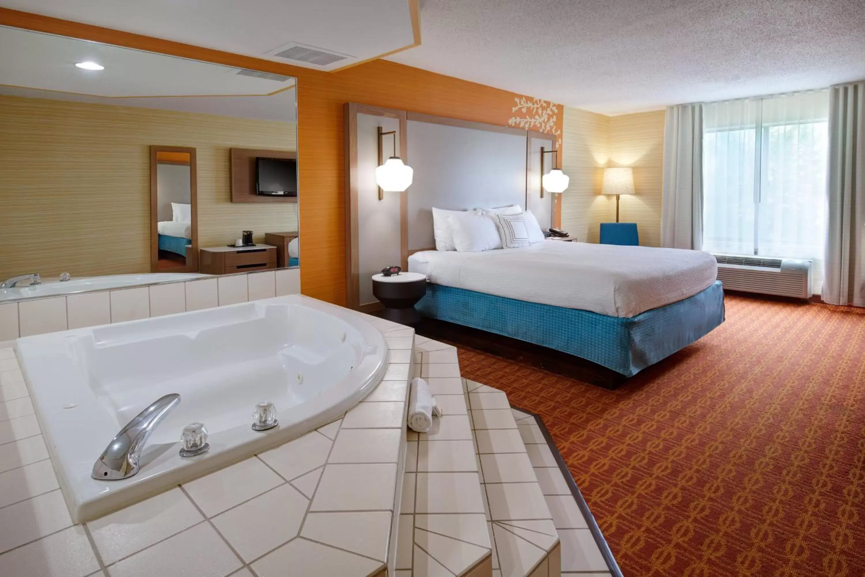 Swimming pool, Bathroom in Fairfield Inn & Suites Detroit Farmington Hills