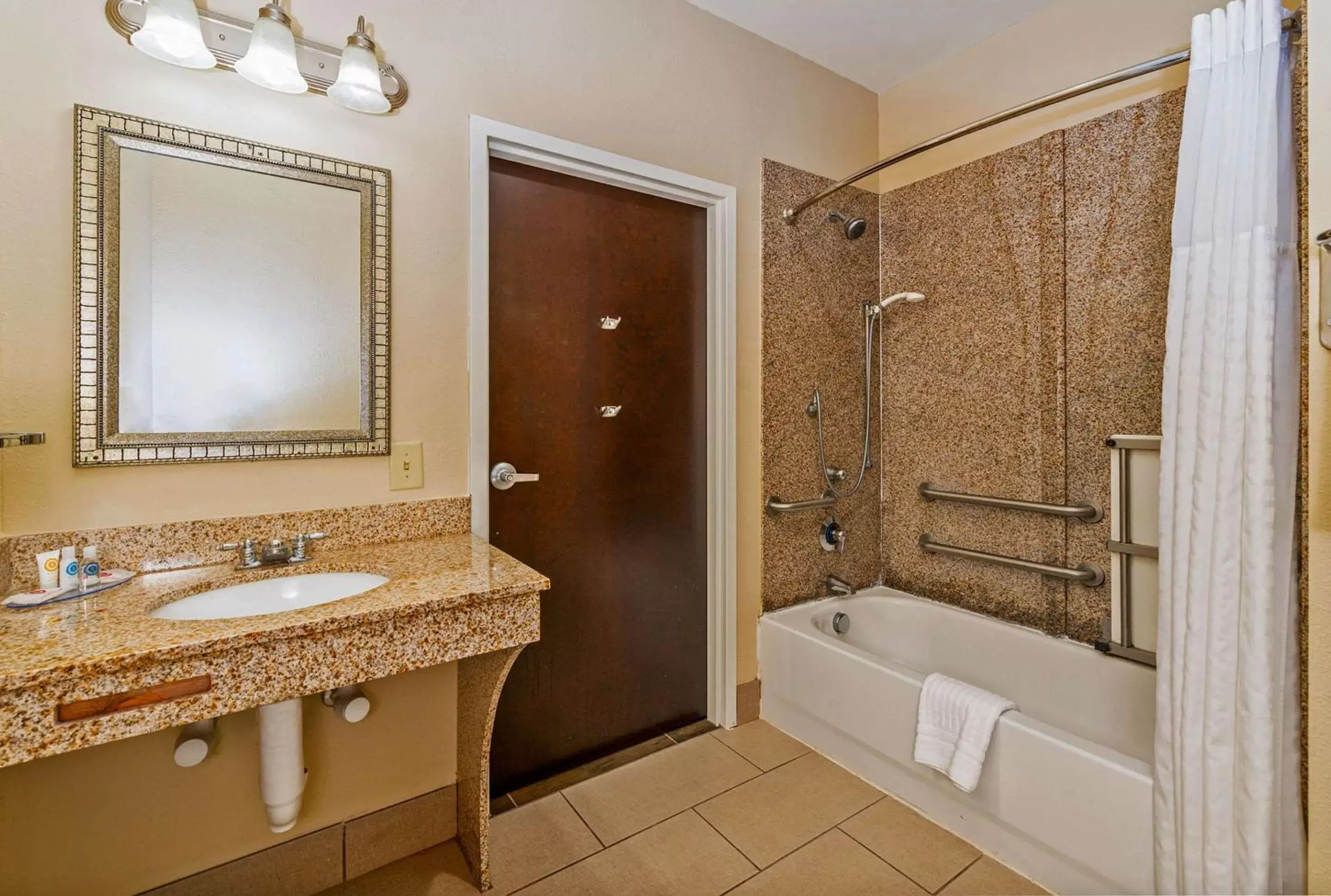Shower, Bathroom in Comfort Inn & Suites - Fort Gordon