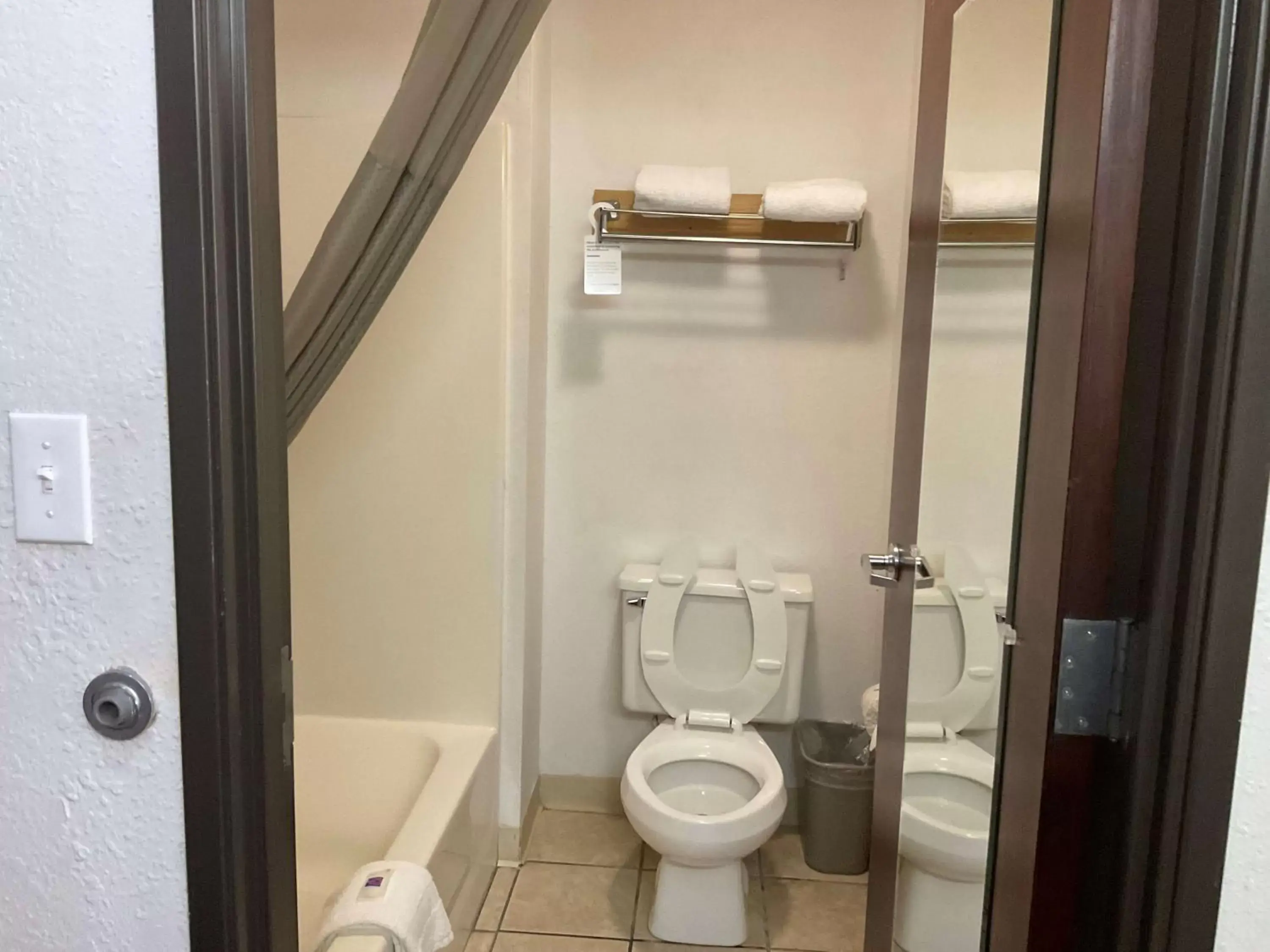 Bathroom in Motel 6-Hannibal, MO