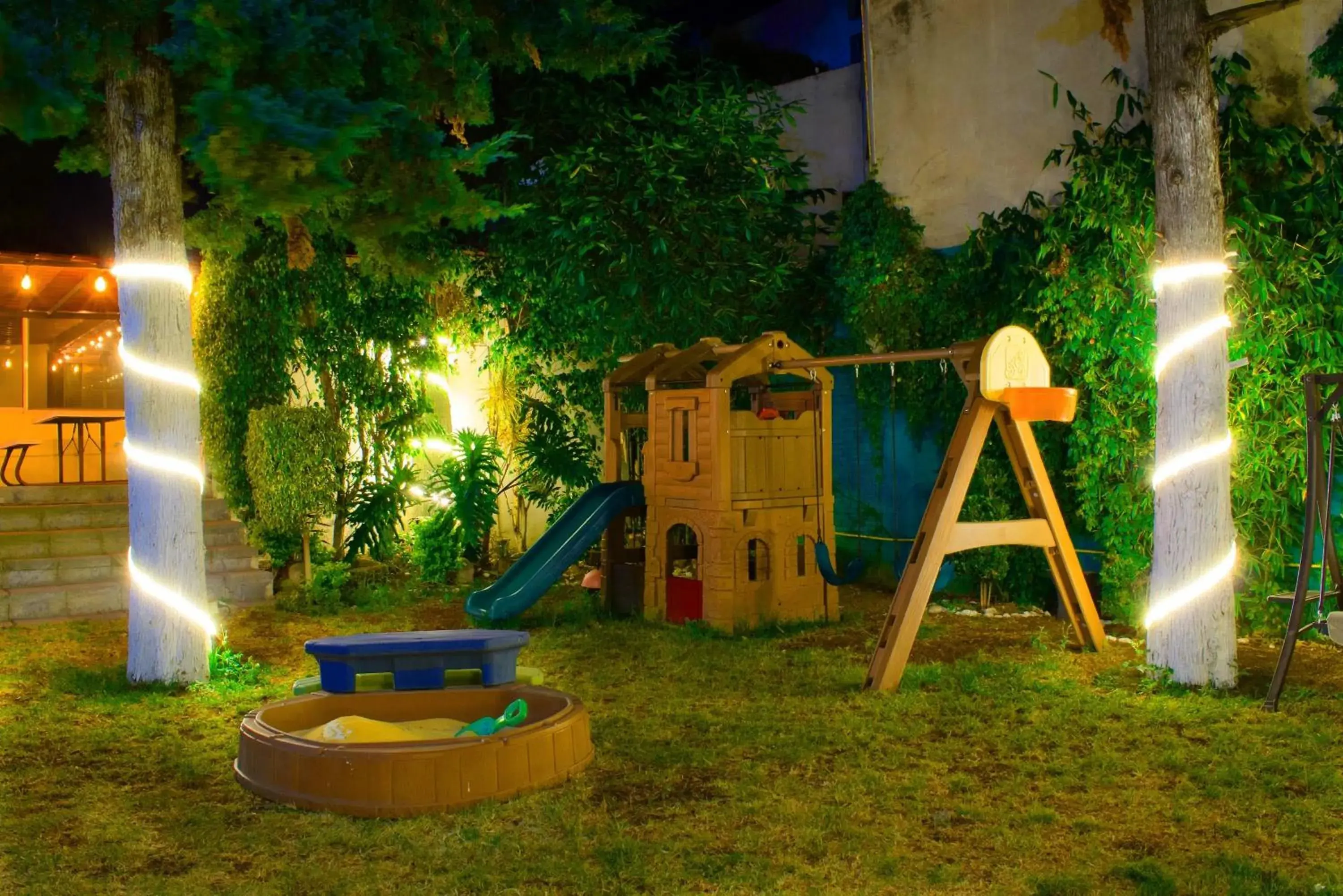 Night, Children's Play Area in Puebla Inn Express