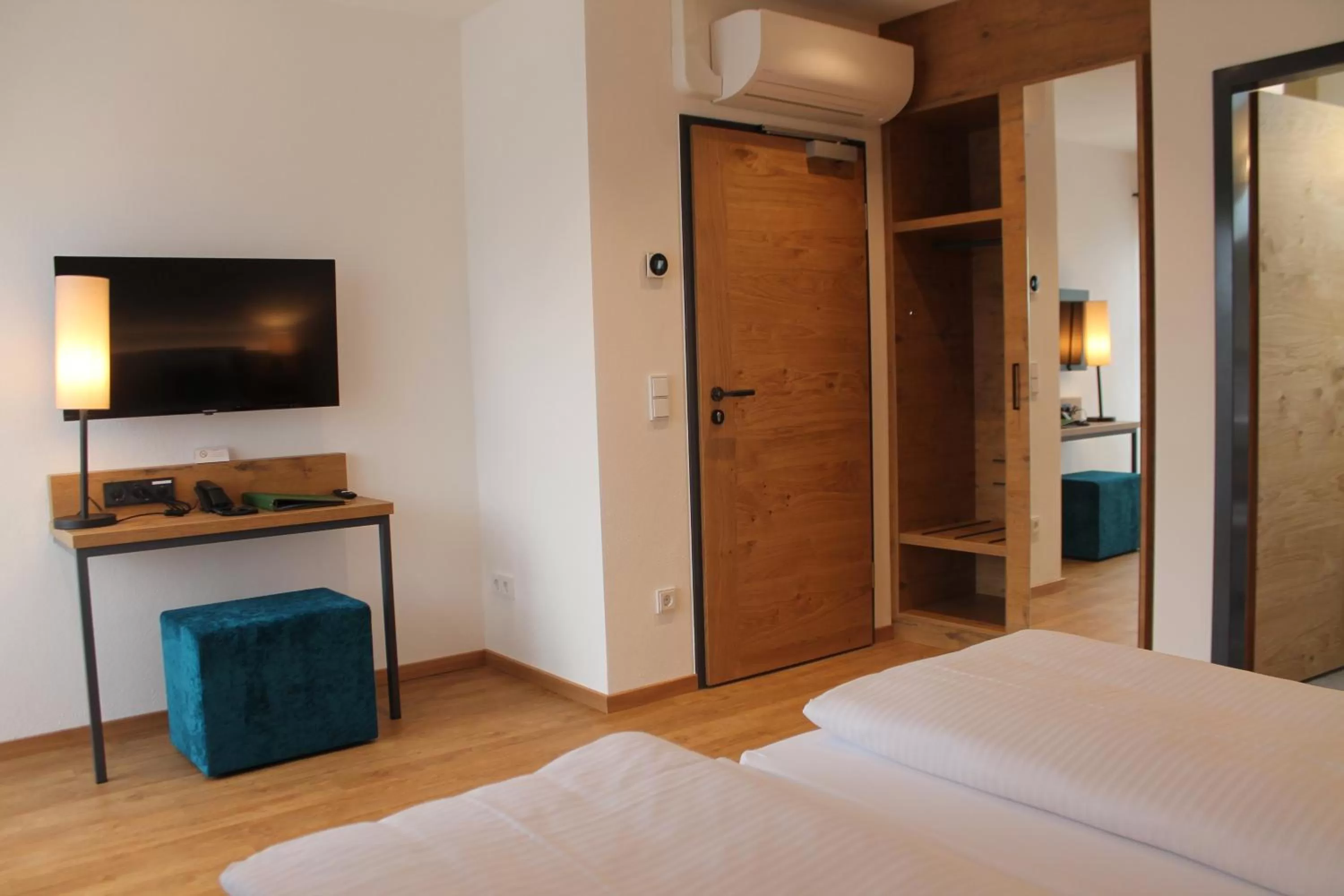 Photo of the whole room, Bed in Gasthaus Steidl