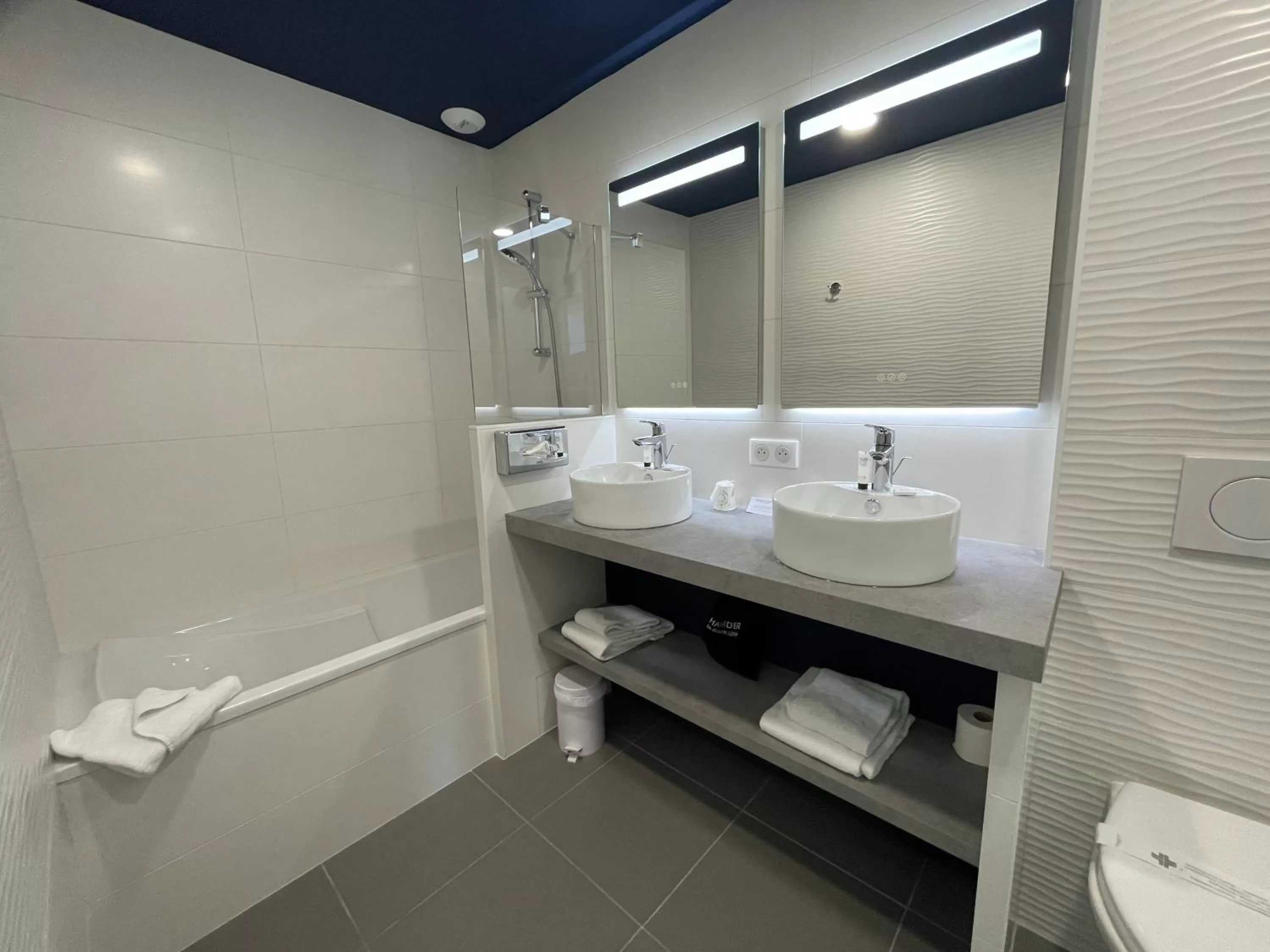 Bathroom in Best Western Hôtel Royan Océan