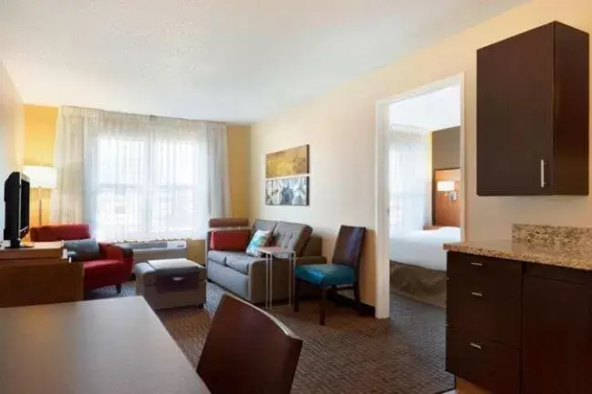 TV and multimedia, Seating Area in TownePlace Suites by Marriott Chicago Naperville