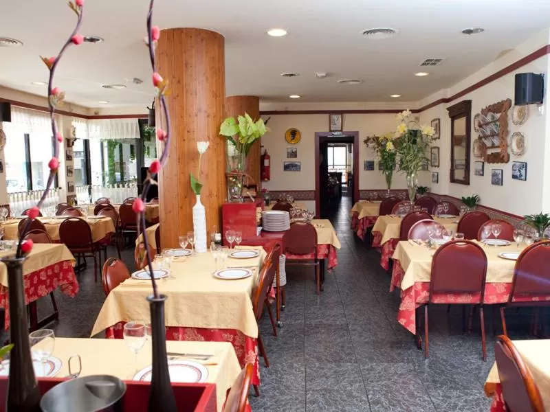 Restaurant/Places to Eat in Hotel Costa