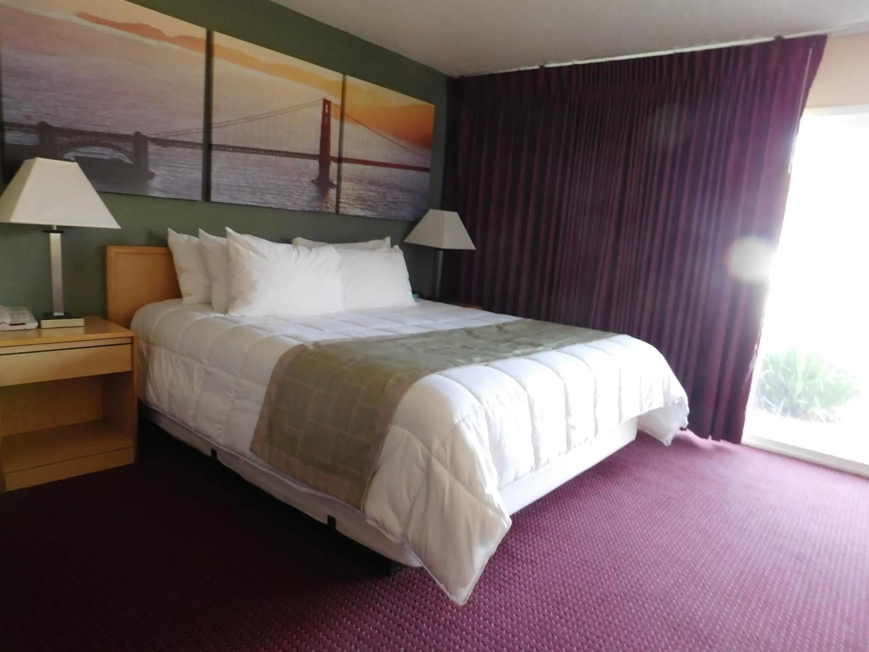 Bed in Days Inn by Wyndham Novato/San Francisco