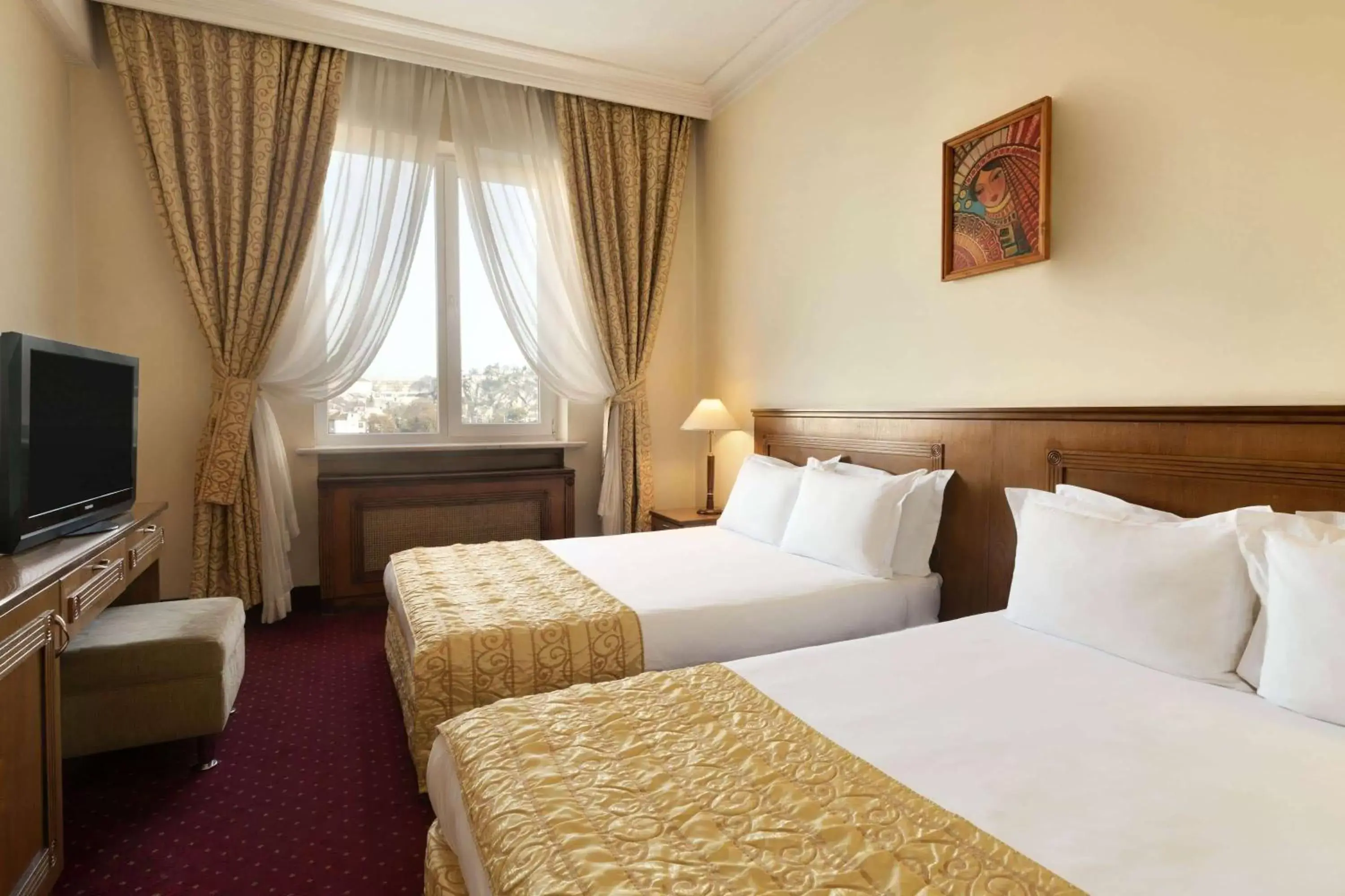 Photo of the whole room, Bed in Ramada Plovdiv Trimontium
