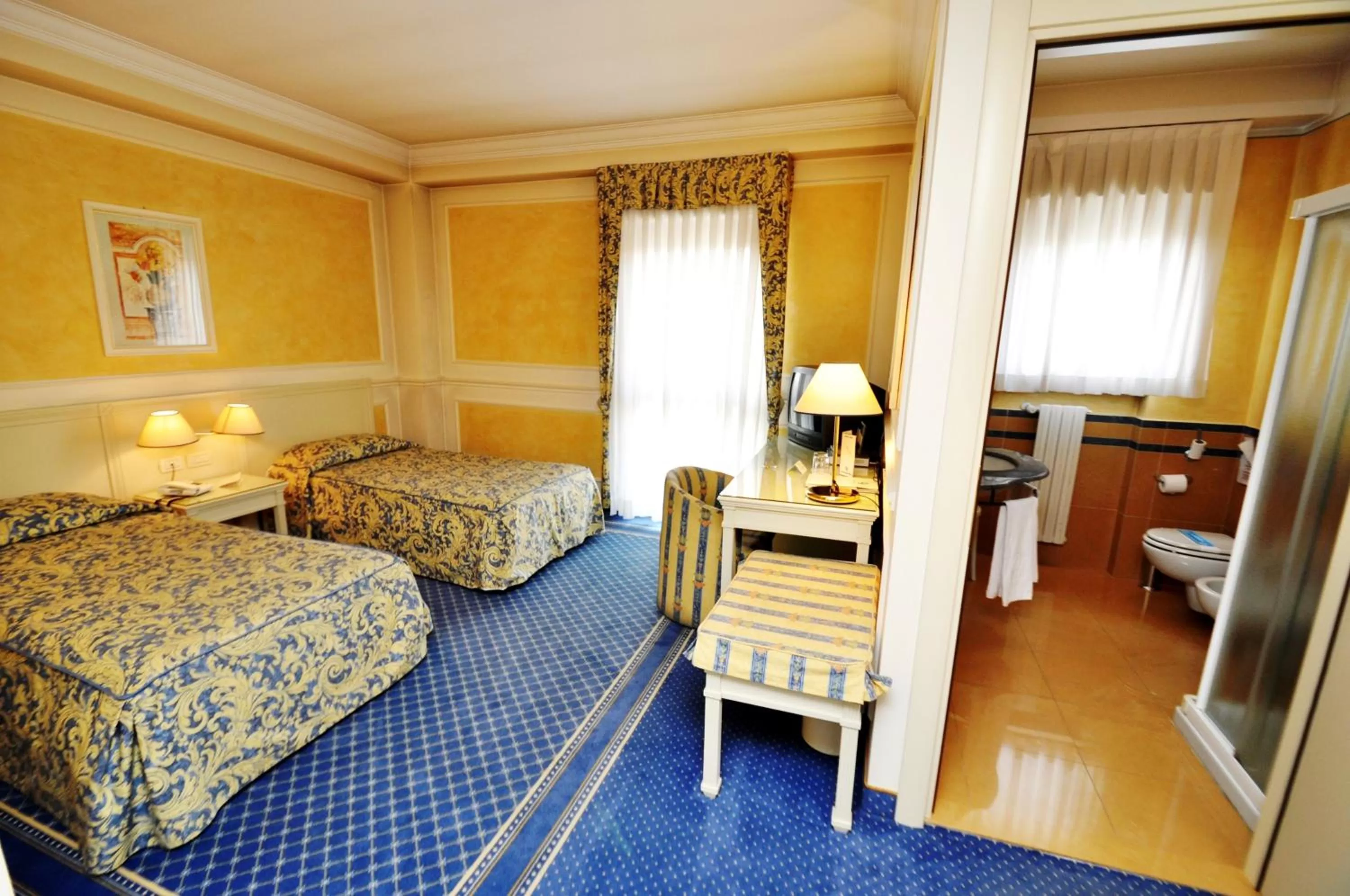 Photo of the whole room, Bed in Hotel Continental Brescia