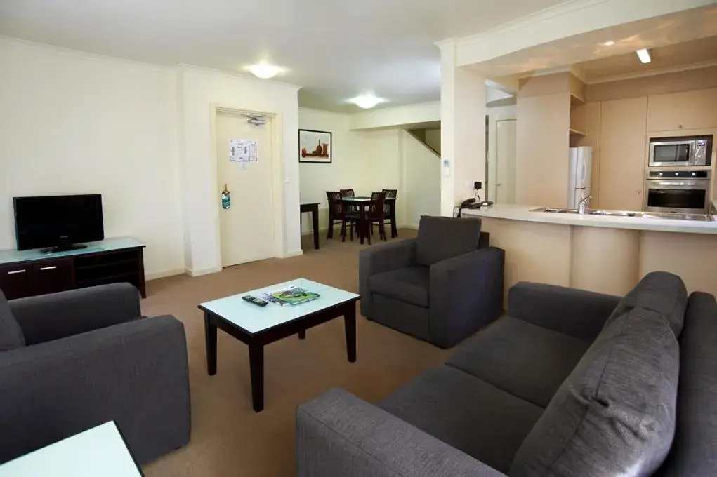 Living room, Seating Area in Comfort Apartments Royal Gardens