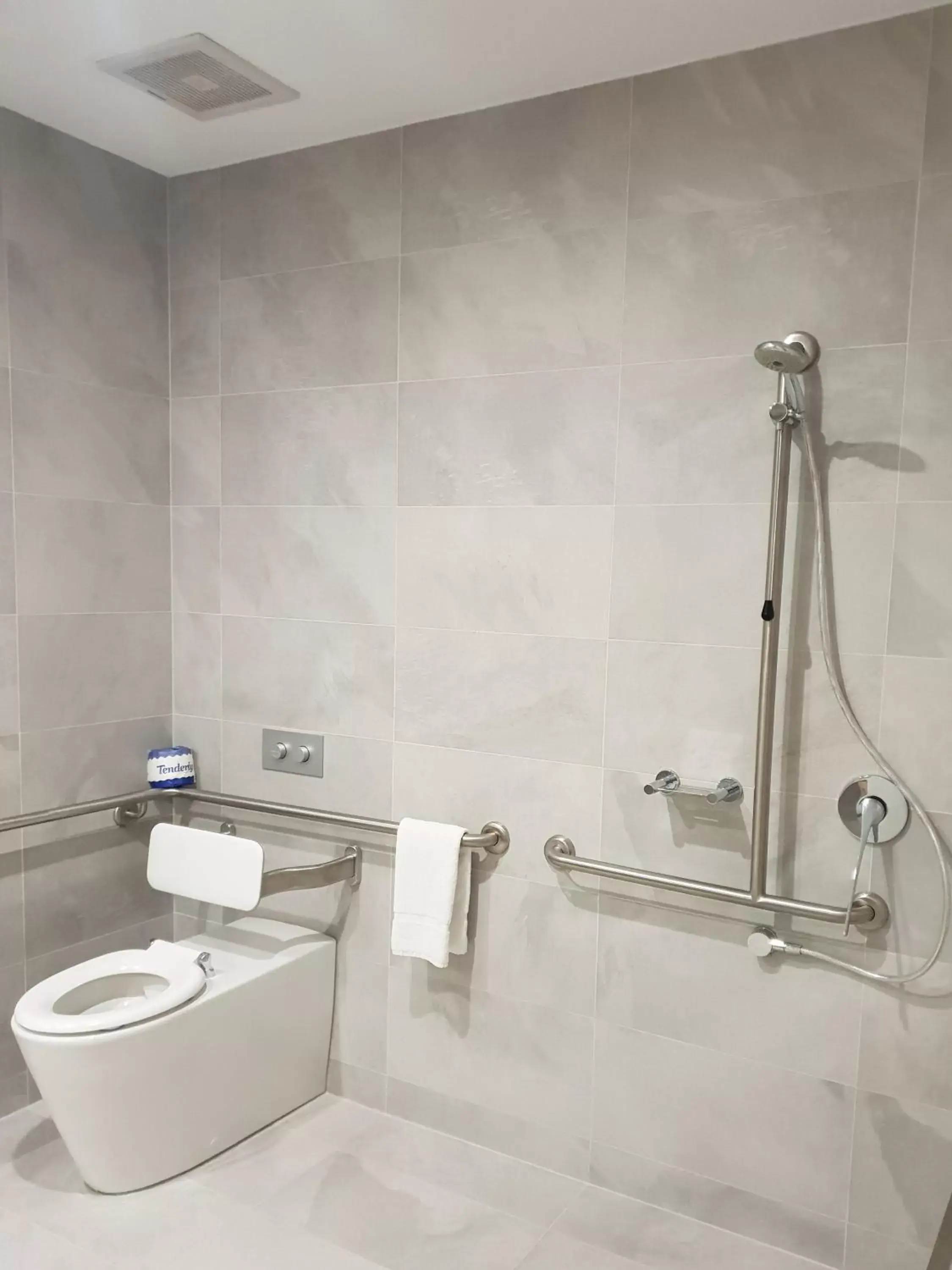 Shower, Bathroom in Ingot Hotel Perth, Ascend Hotel Collection