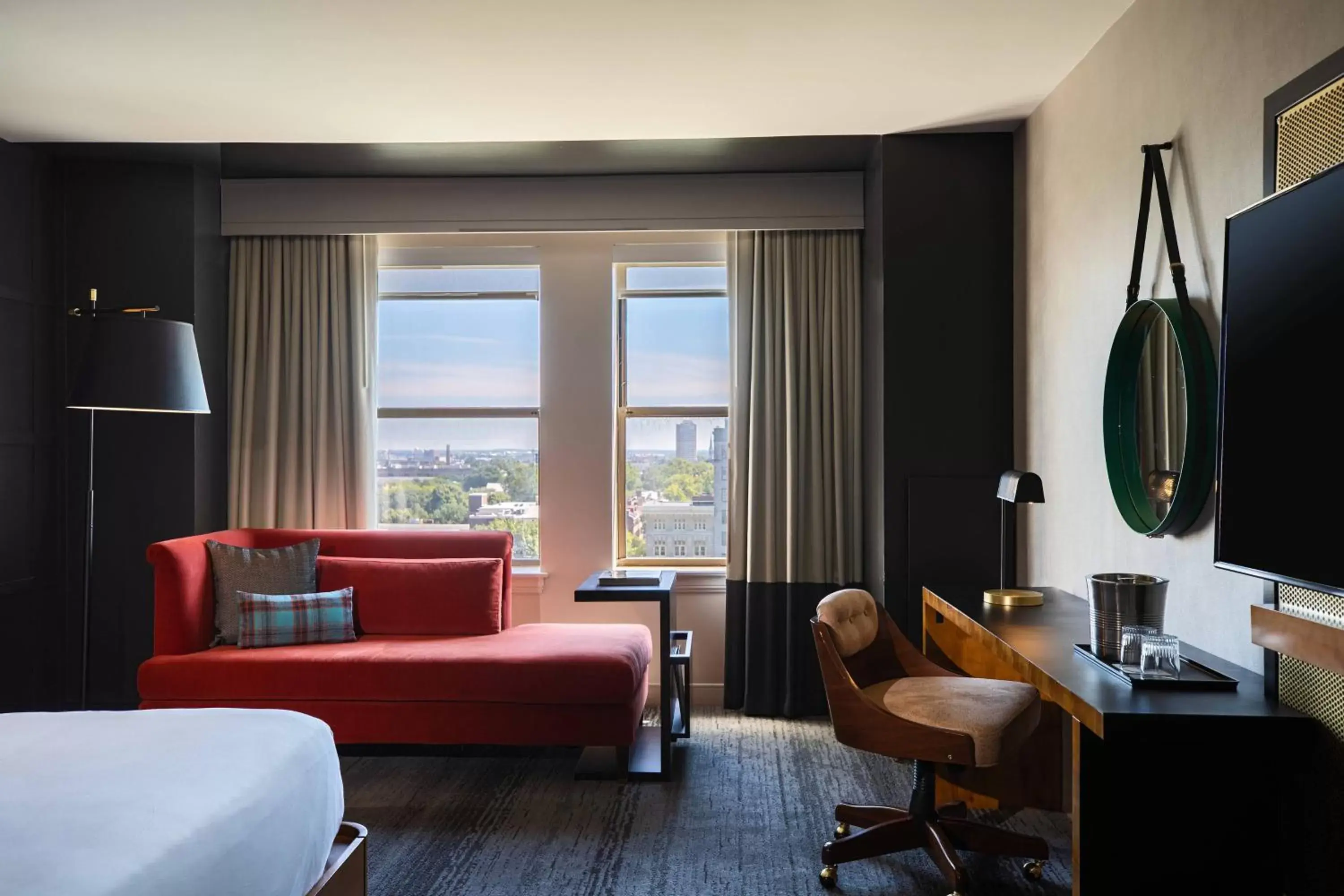 Photo of the whole room, Seating Area in Renaissance Philadelphia Downtown Hotel