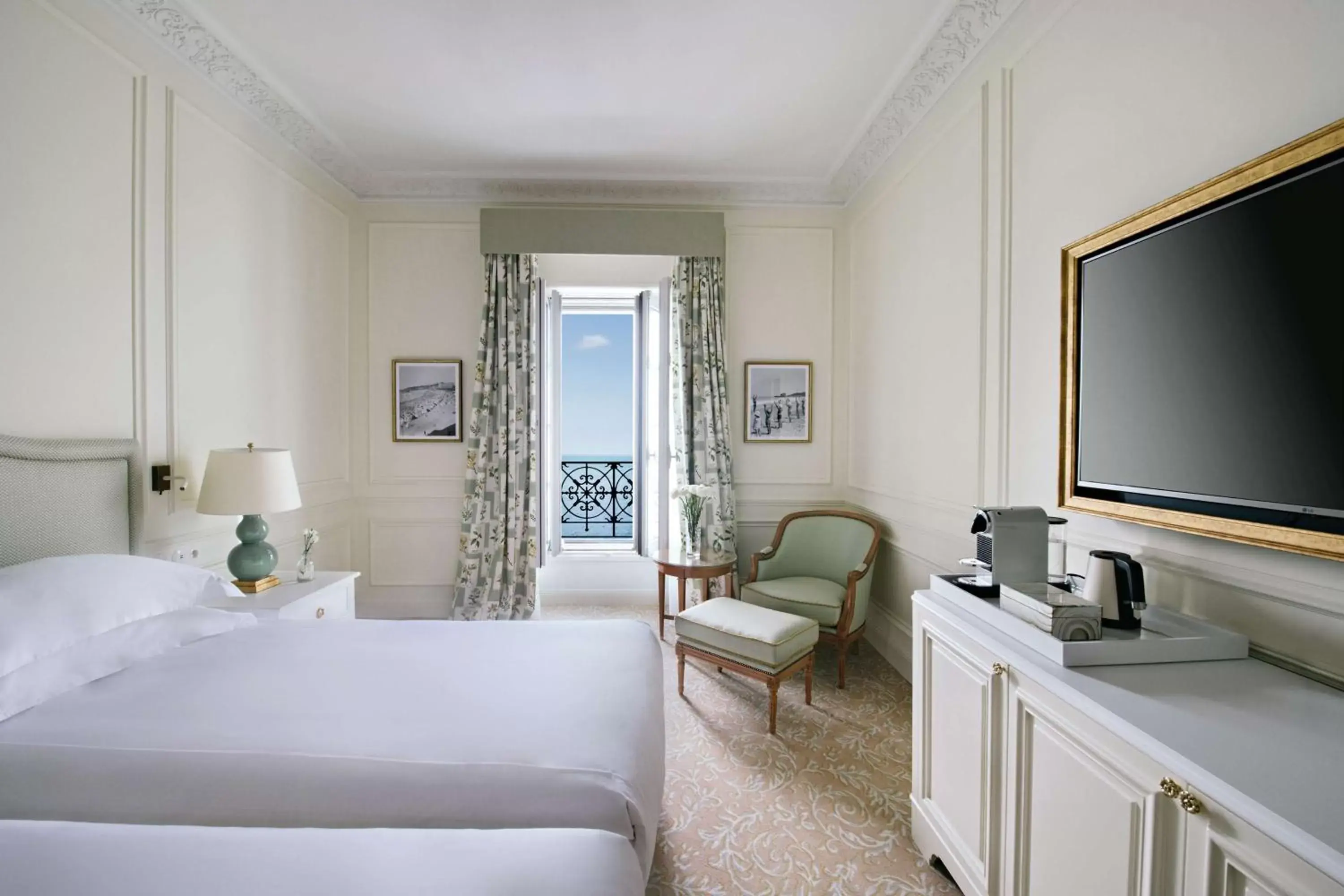 Photo of the whole room in Hôtel du Palais Biarritz, in The Unbound Collection by Hyatt