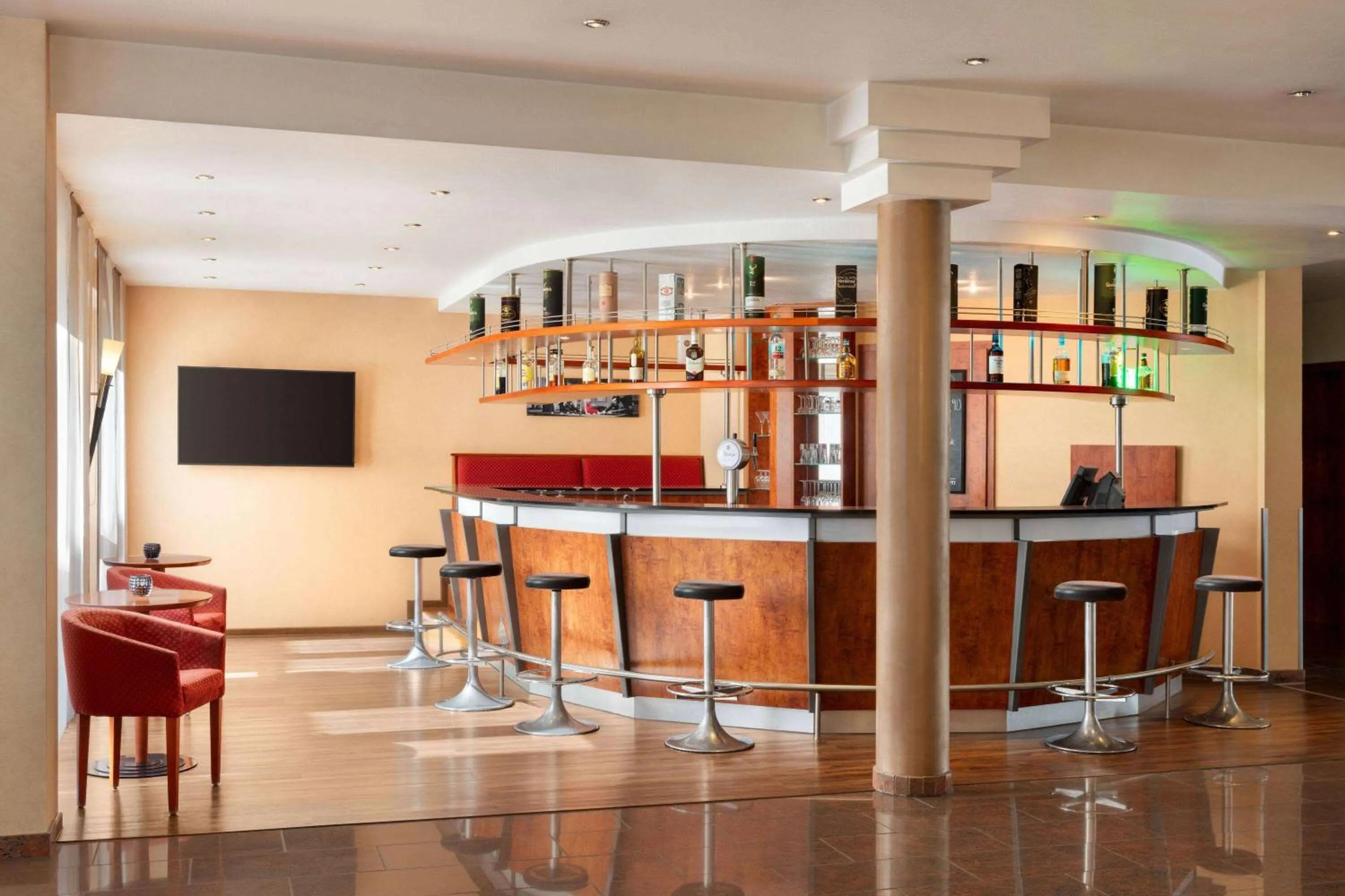 Lounge or bar in Amedia Frankfurt Russelsheim Trademark Collection by Wyndham