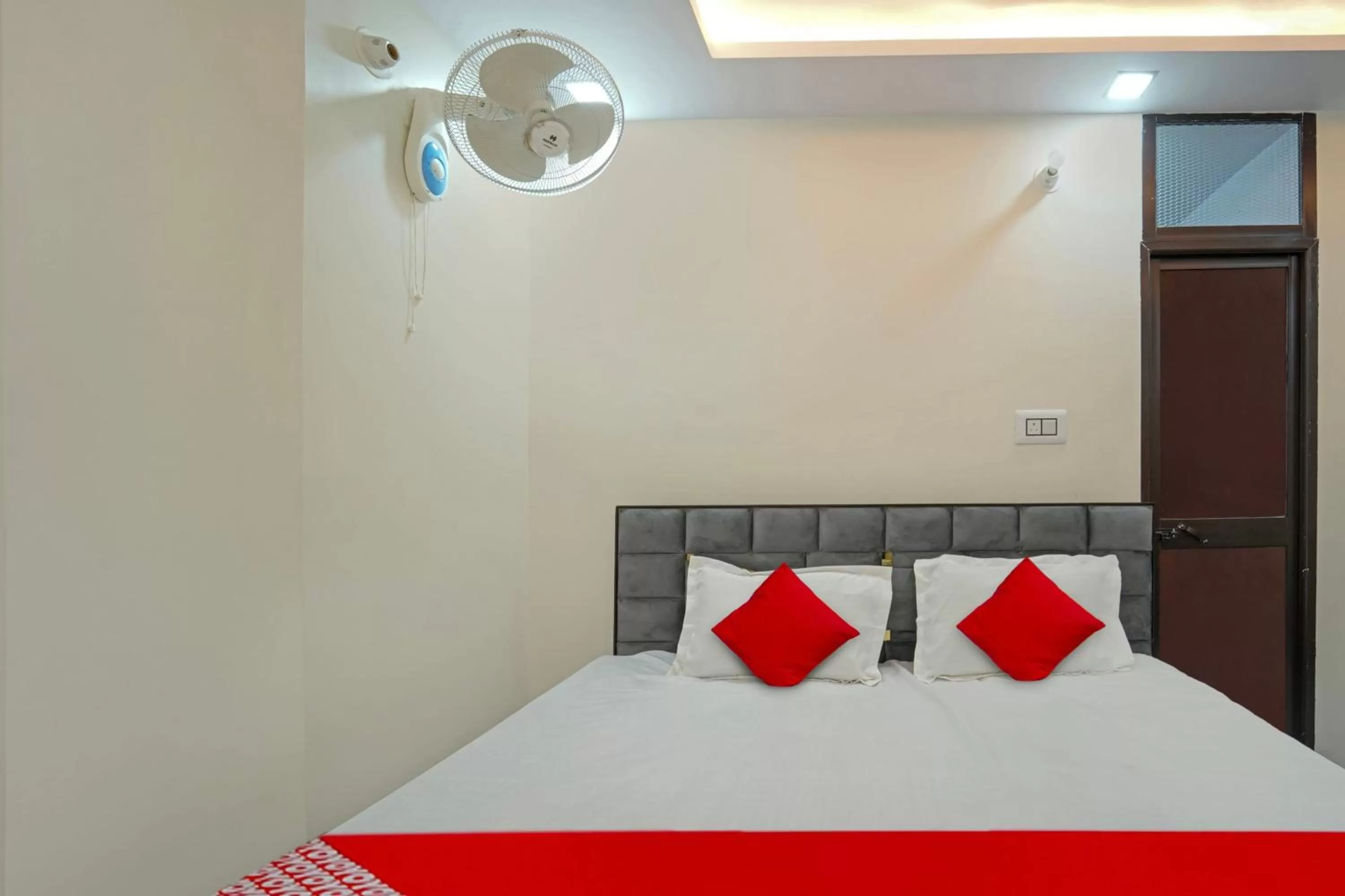 Bedroom, Bed in OYO Flagship 81547 Hotel MS Inn