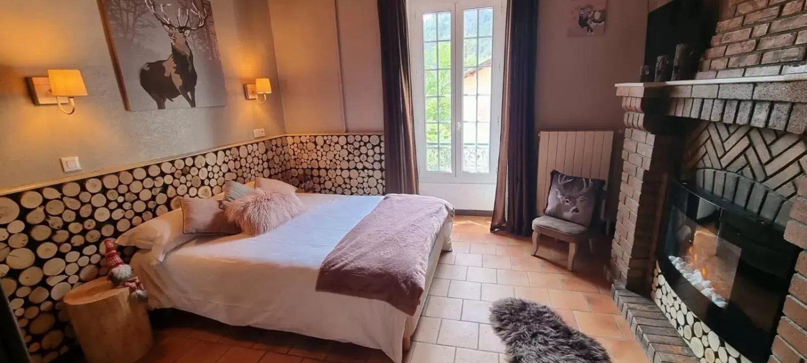 Photo of the whole room, Bed in La Bonne Auberge