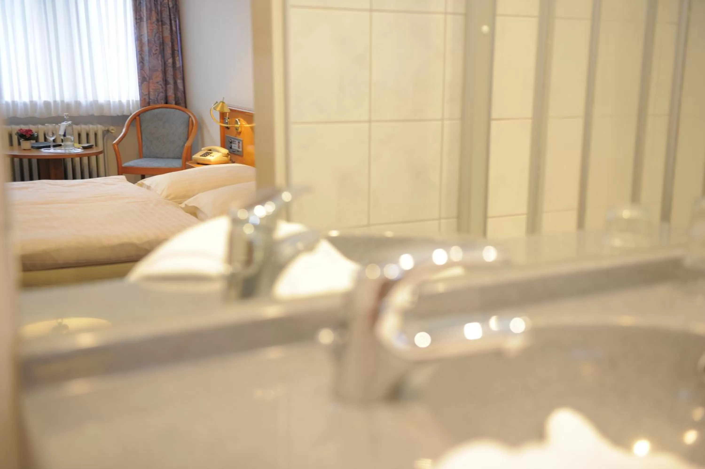 Bathroom, Bed in Hotel Heldt