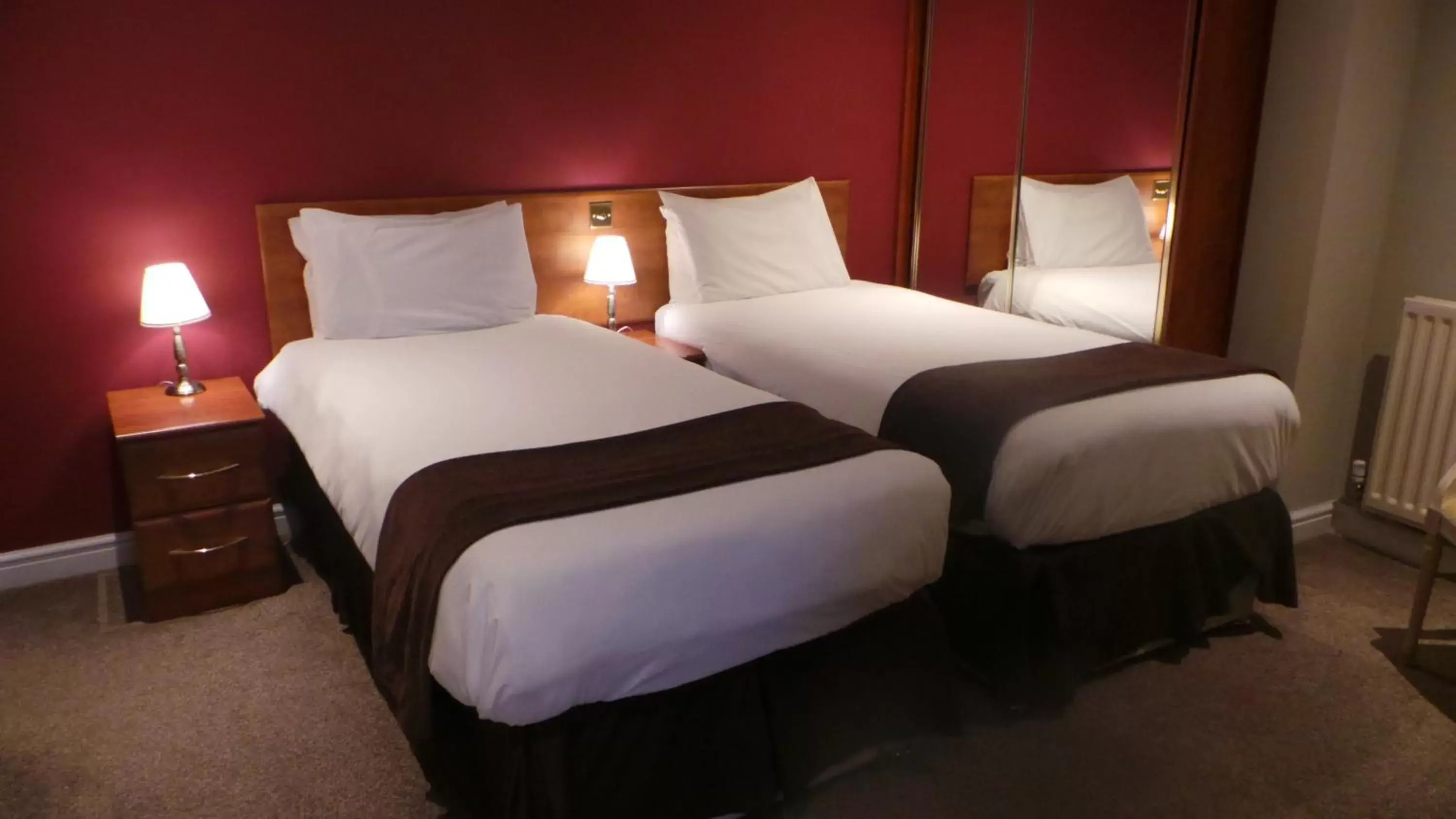 Twin Room in The Peacock Townhouse Hotel Kenilworth - Warwick Twin Room in The Peacock Townhouse Hotel Kenilworth - Warwick