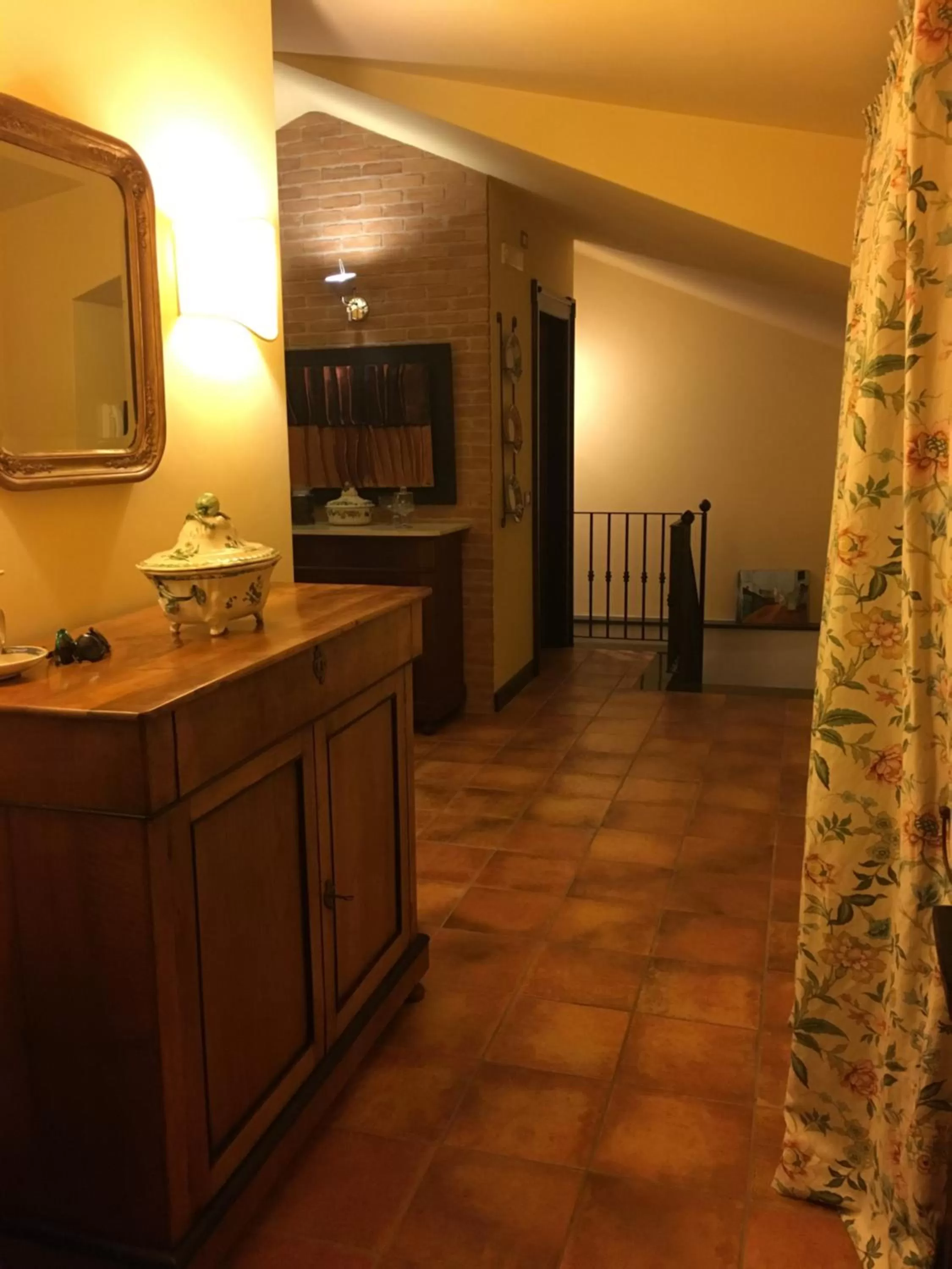 Decorative detail, Bathroom in B&B MontAlbano