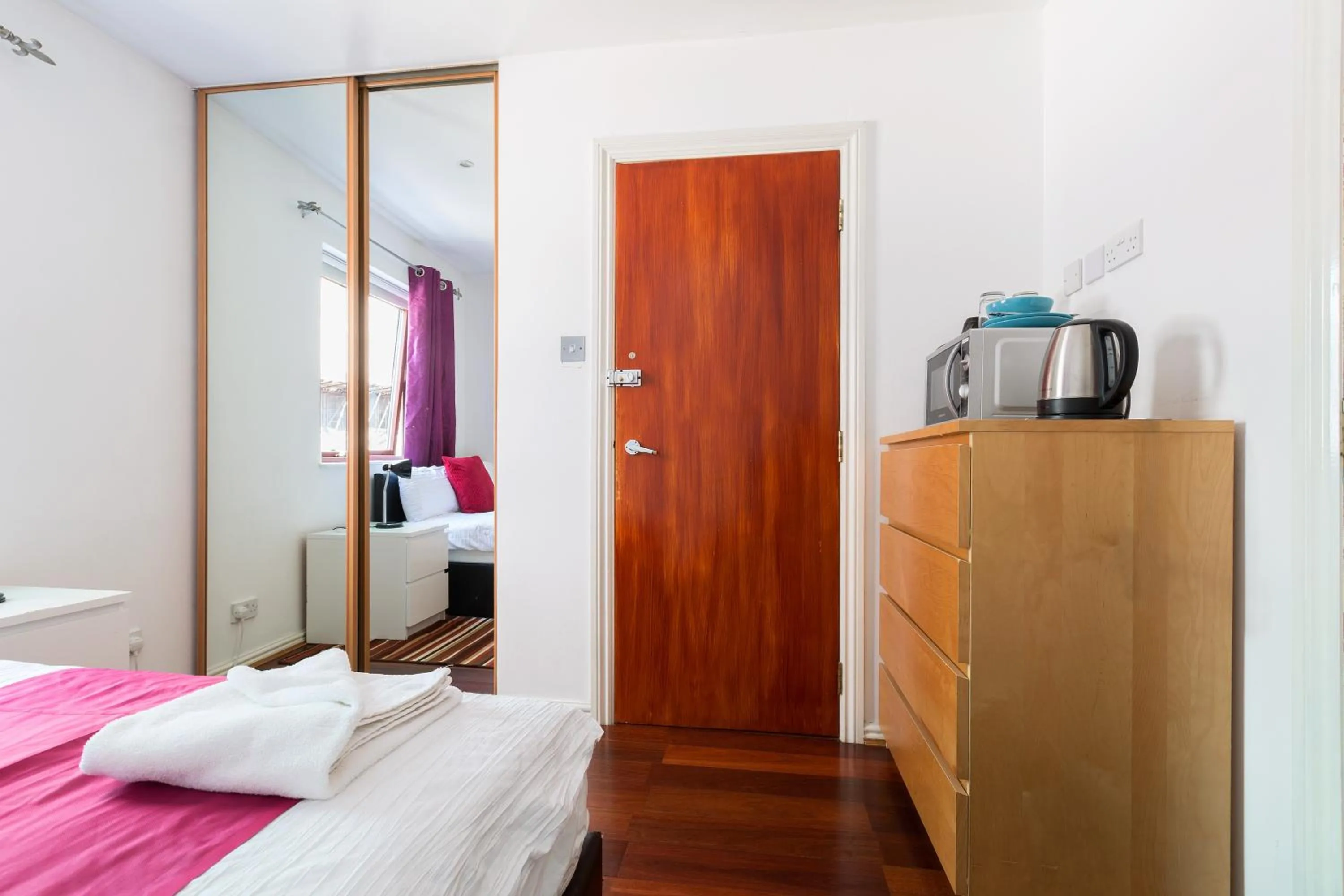 Photo of the whole room, Bed in Centra Wharf