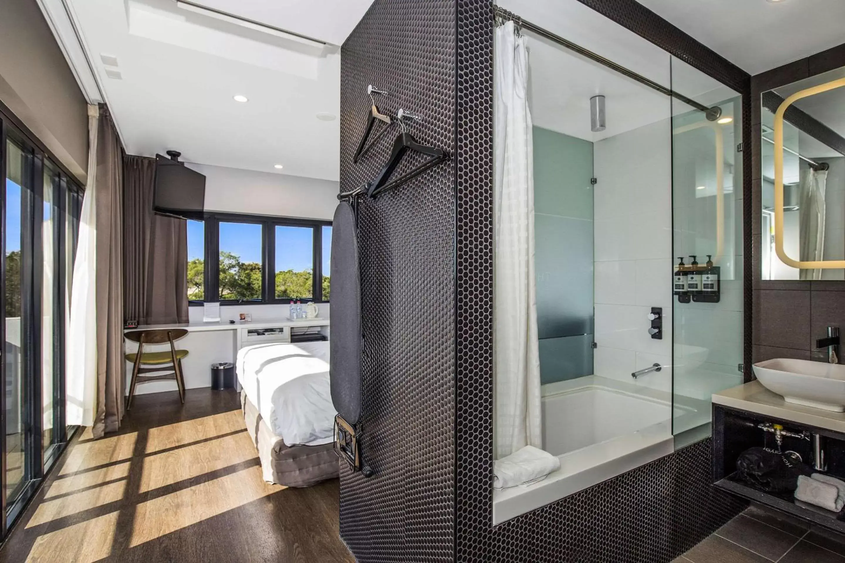 Photo of the whole room, Bathroom in The Kingsford Brisbane Airport, Ascend Hotel Collection