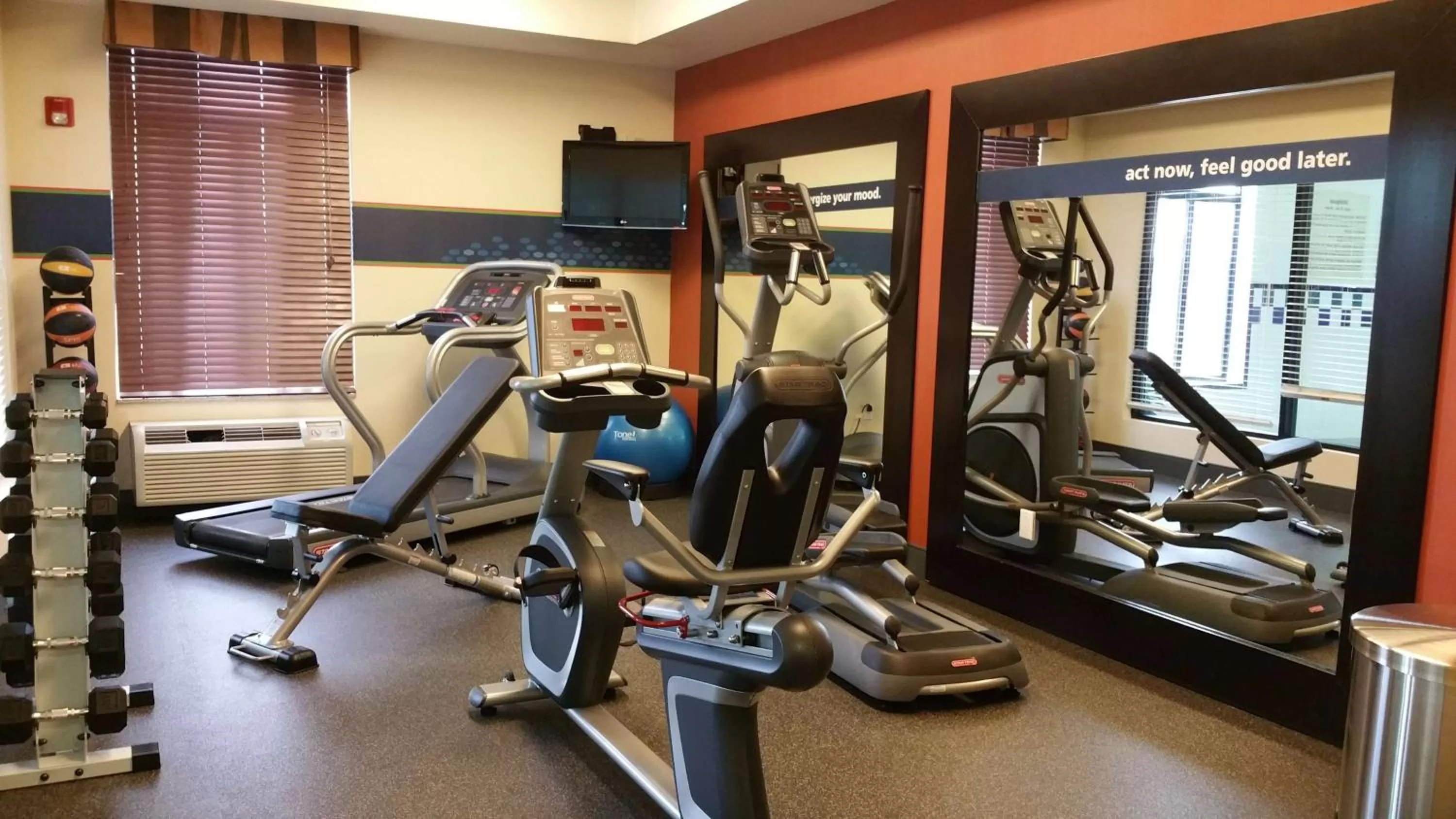 Fitness centre/facilities in Hampton Inn & Suites Gallup