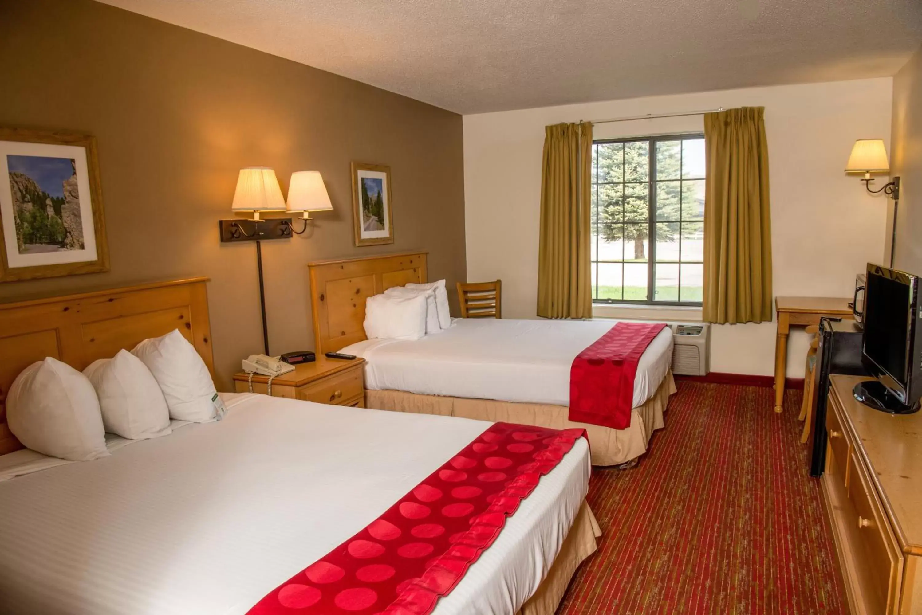 Bed in Summerset Hotel and Suites Rapid City West