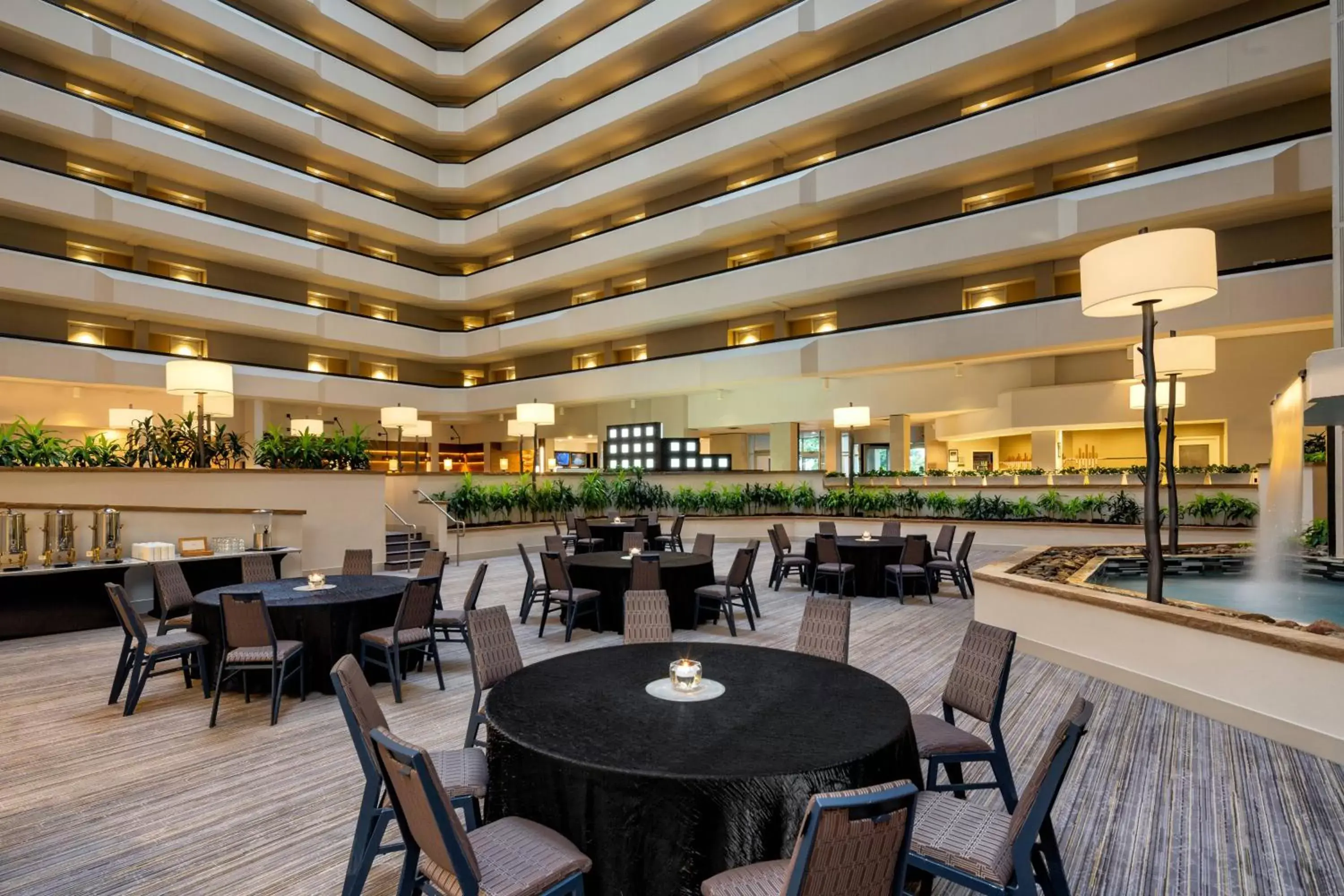 Lobby or reception, Restaurant/Places to Eat in Sheraton West Des Moines