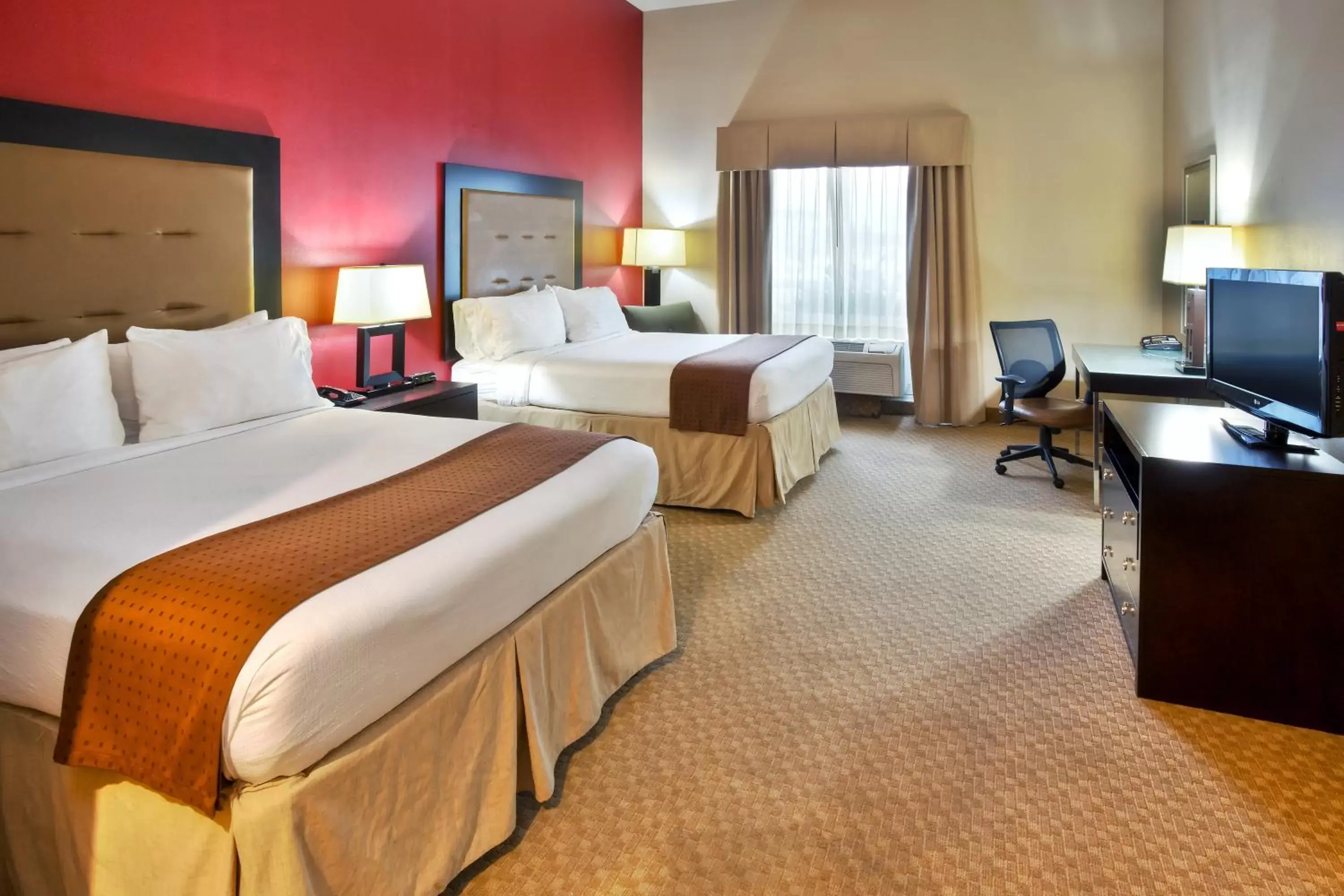 Photo of the whole room, Bed in Holiday Inn Killeen Fort Hood, an IHG Hotel