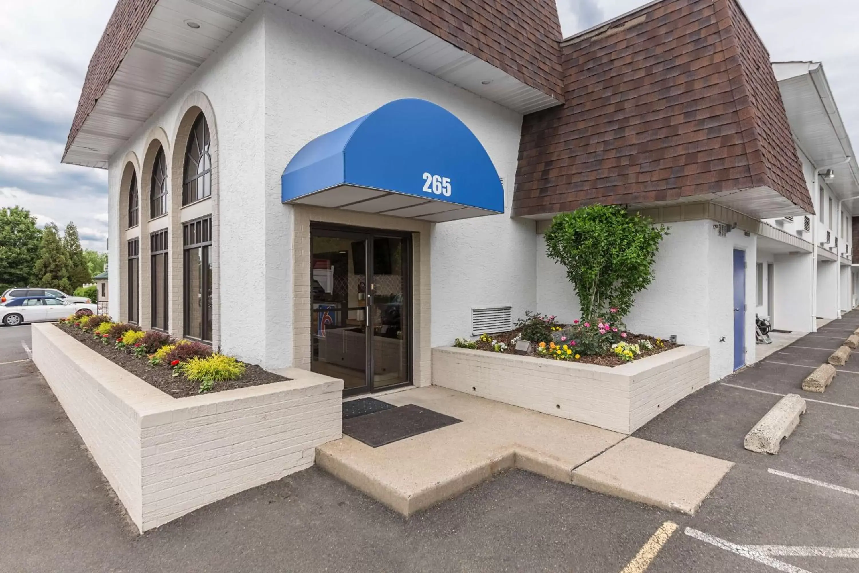 Property building in Motel 6-Warminster, PA