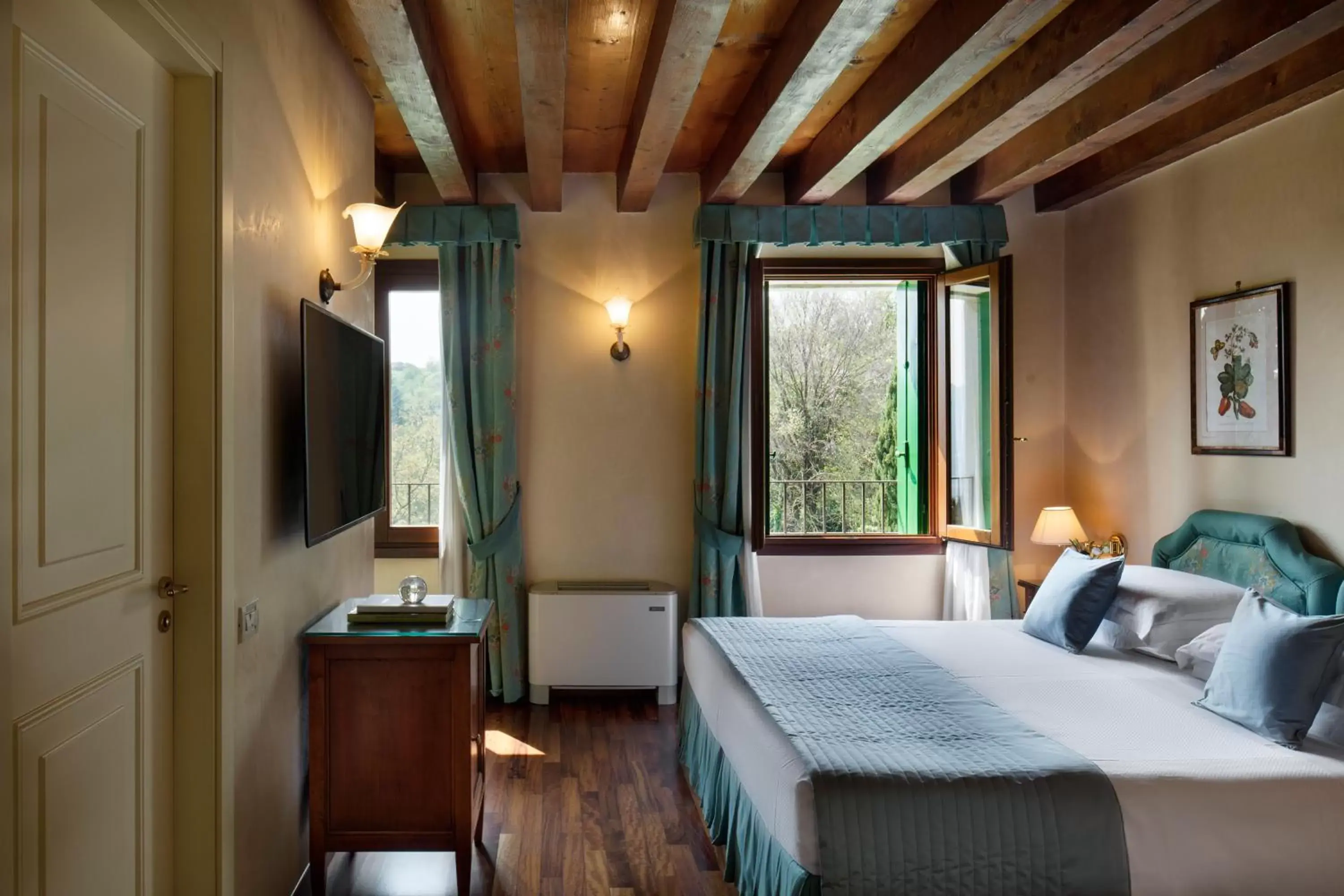 Bed in Villa Michelangelo Vicenza – Starhotels Collezione