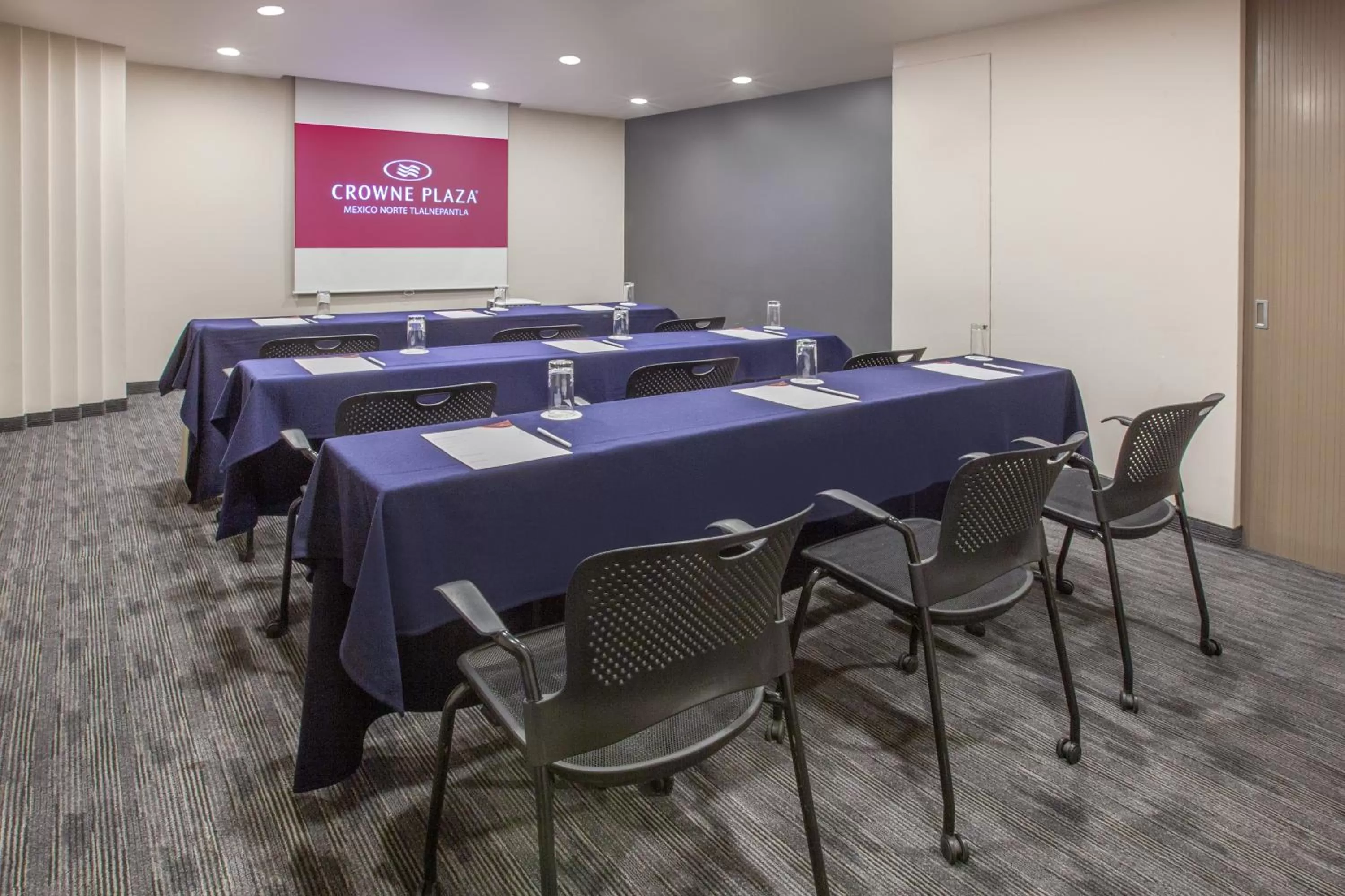 Meeting/conference room in Crowne Plaza Hotel Mexico City North-Tlalnepantla, an IHG Hotel