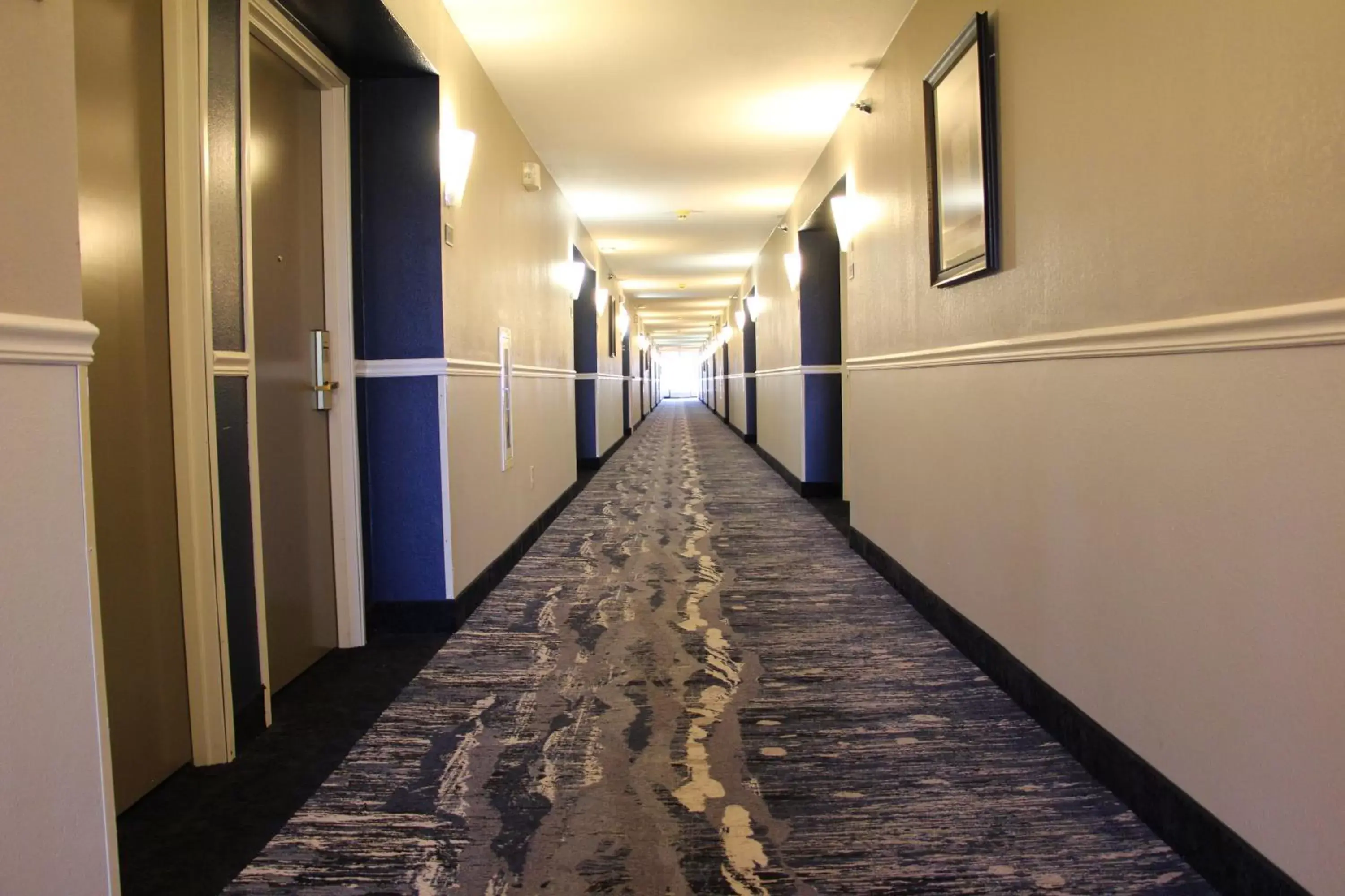 Property building in Best Western Plus Kansas City Airport - KCI East