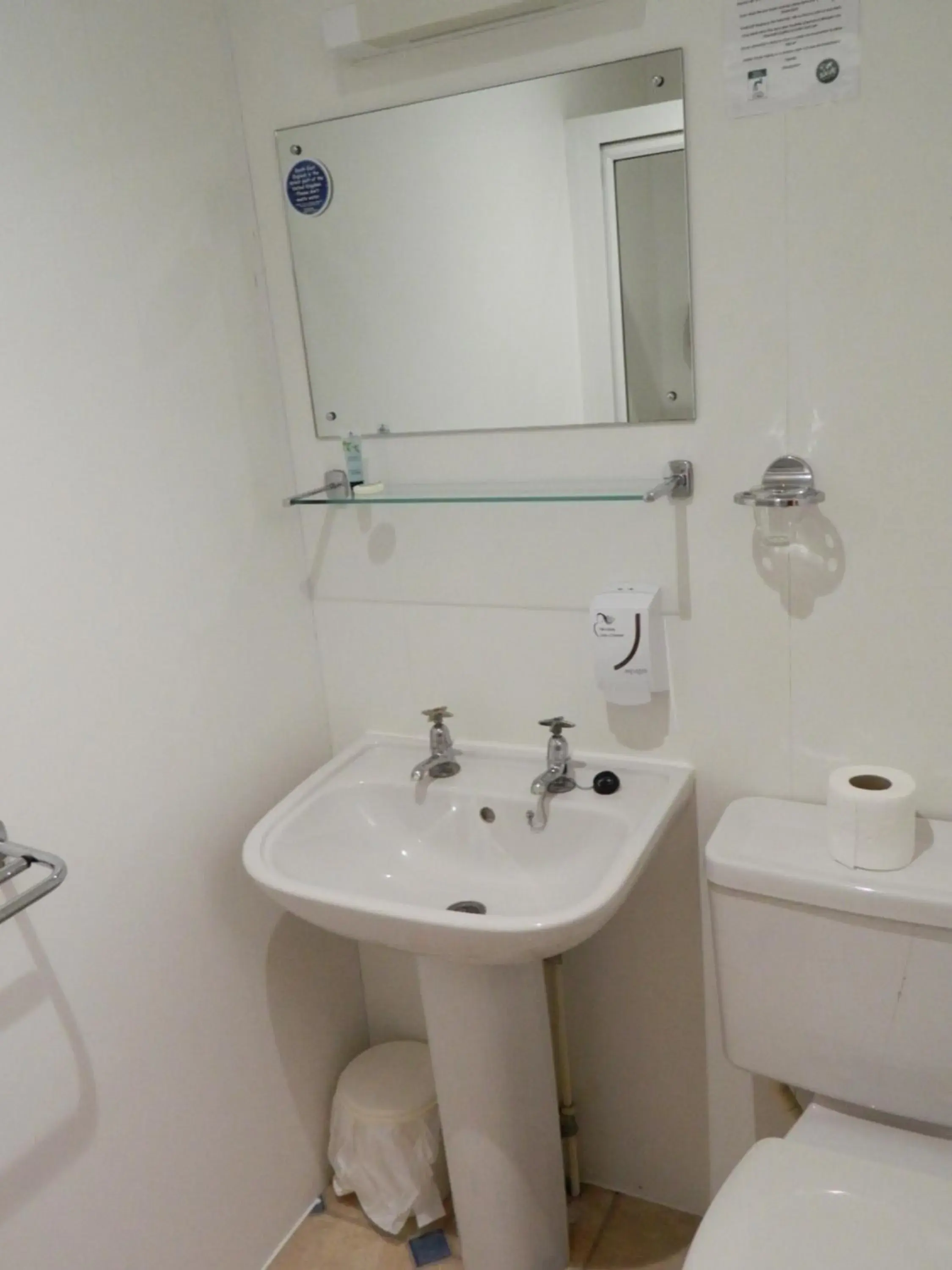 Bathroom in Afton Hotel