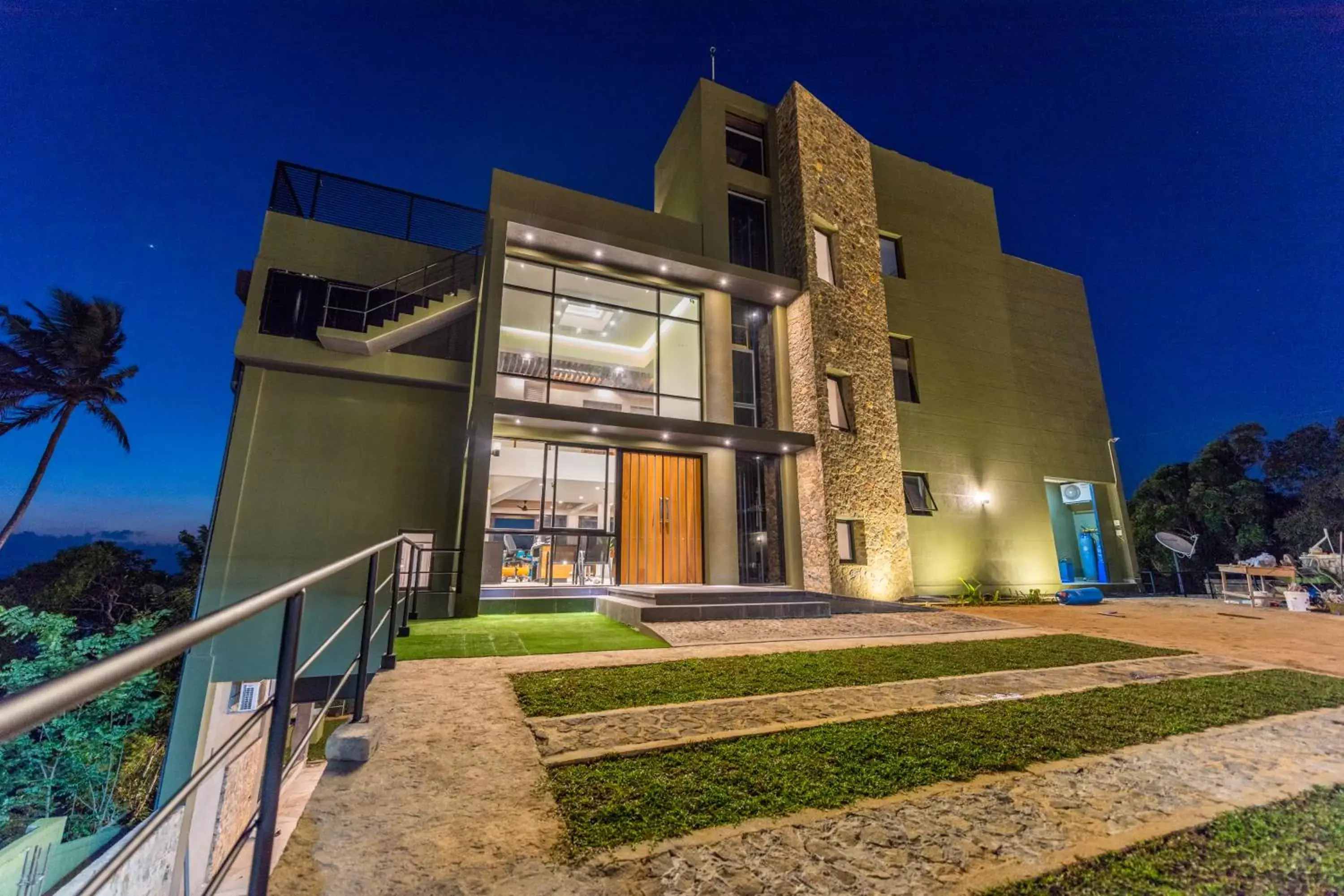 Facade/entrance in Agnus Unawatuna Facade/entrance in Agnus Unawatuna