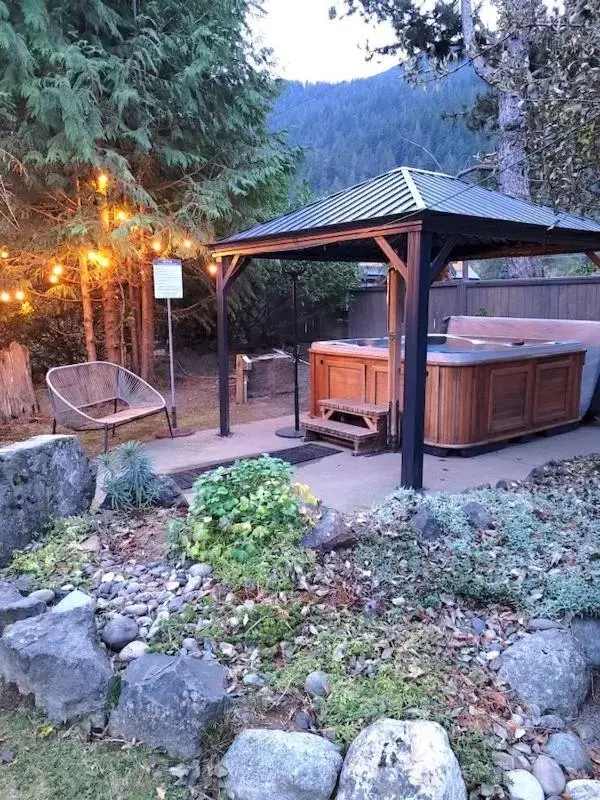 Hot Tub in Bramblebank Cottages