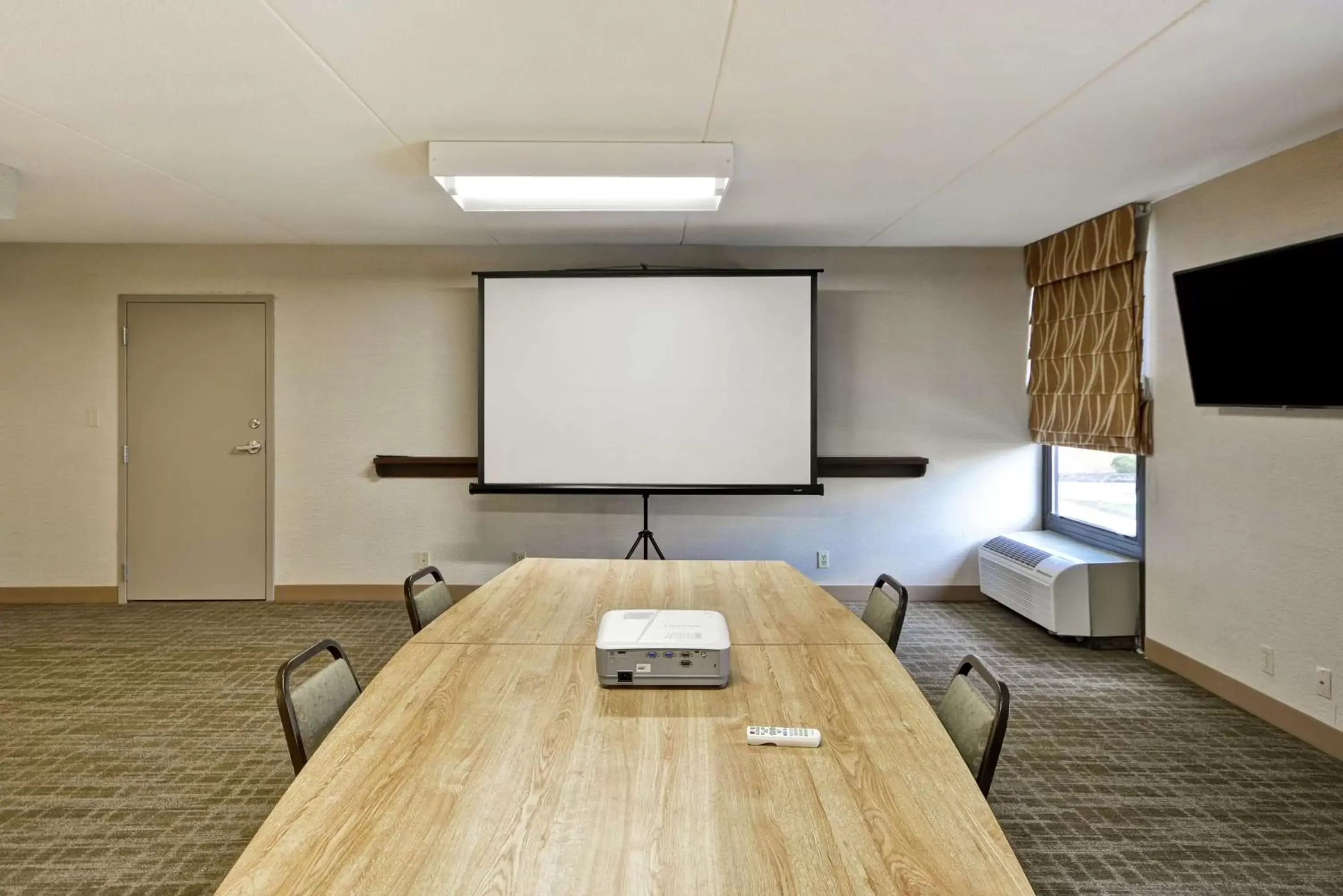 Meeting/conference room in Hampton Inn Detroit Madison Heights South Troy