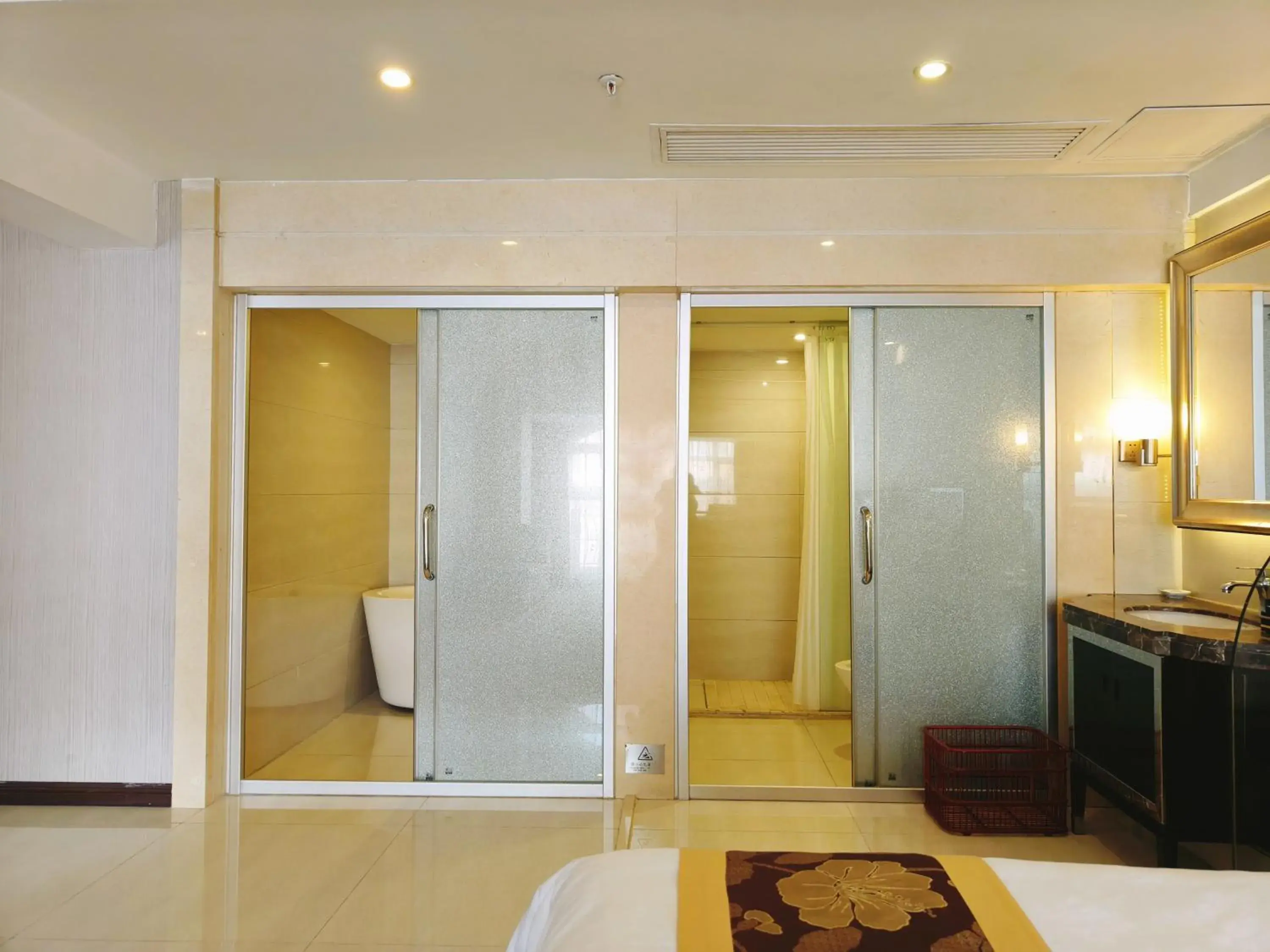 Bathroom in Clayton Hotel Guangzhou