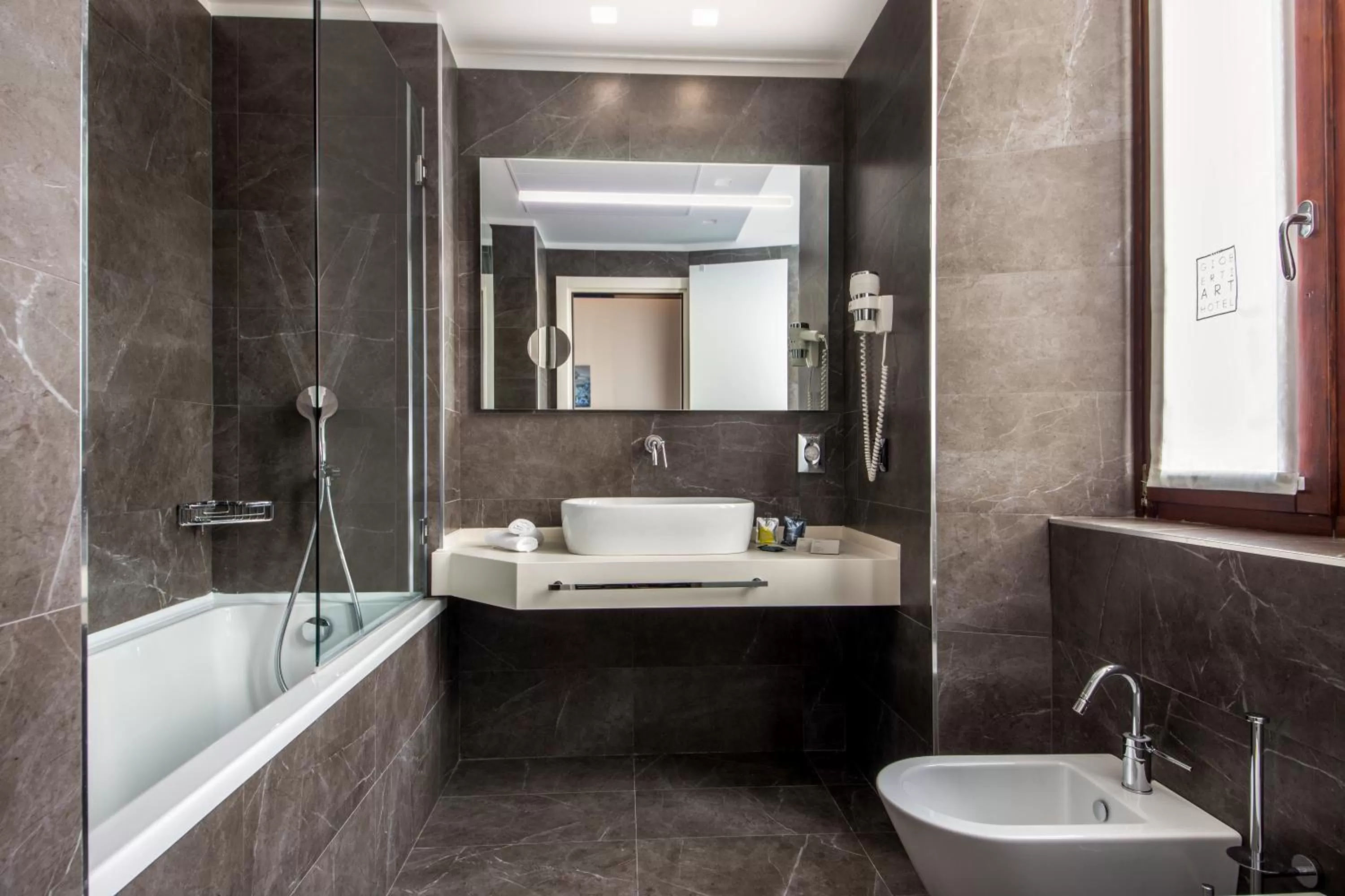 Toilet in Gioberti Art Hotel