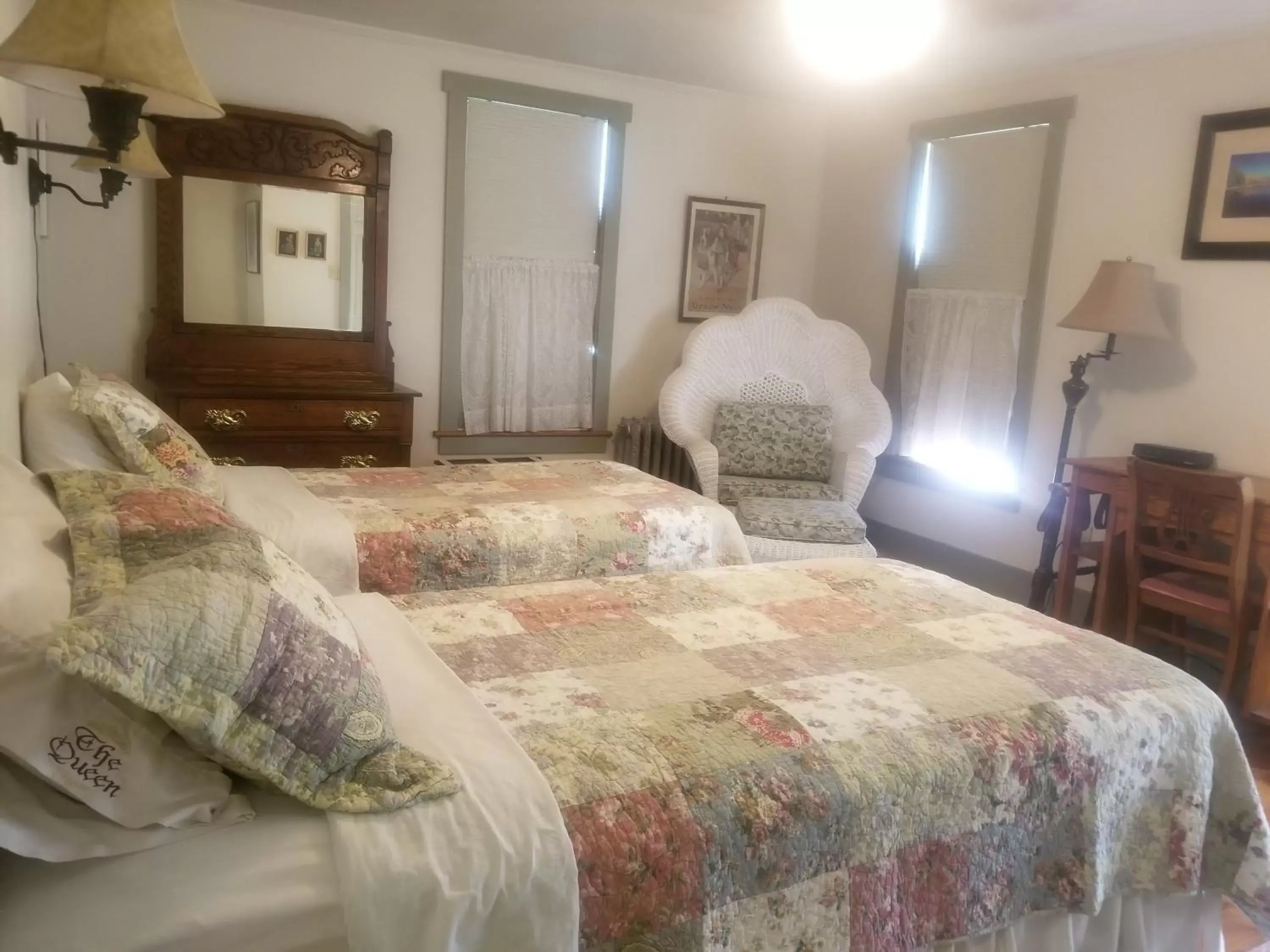 Bedroom, Bed in The Queen, A Victorian Bed & Breakfast