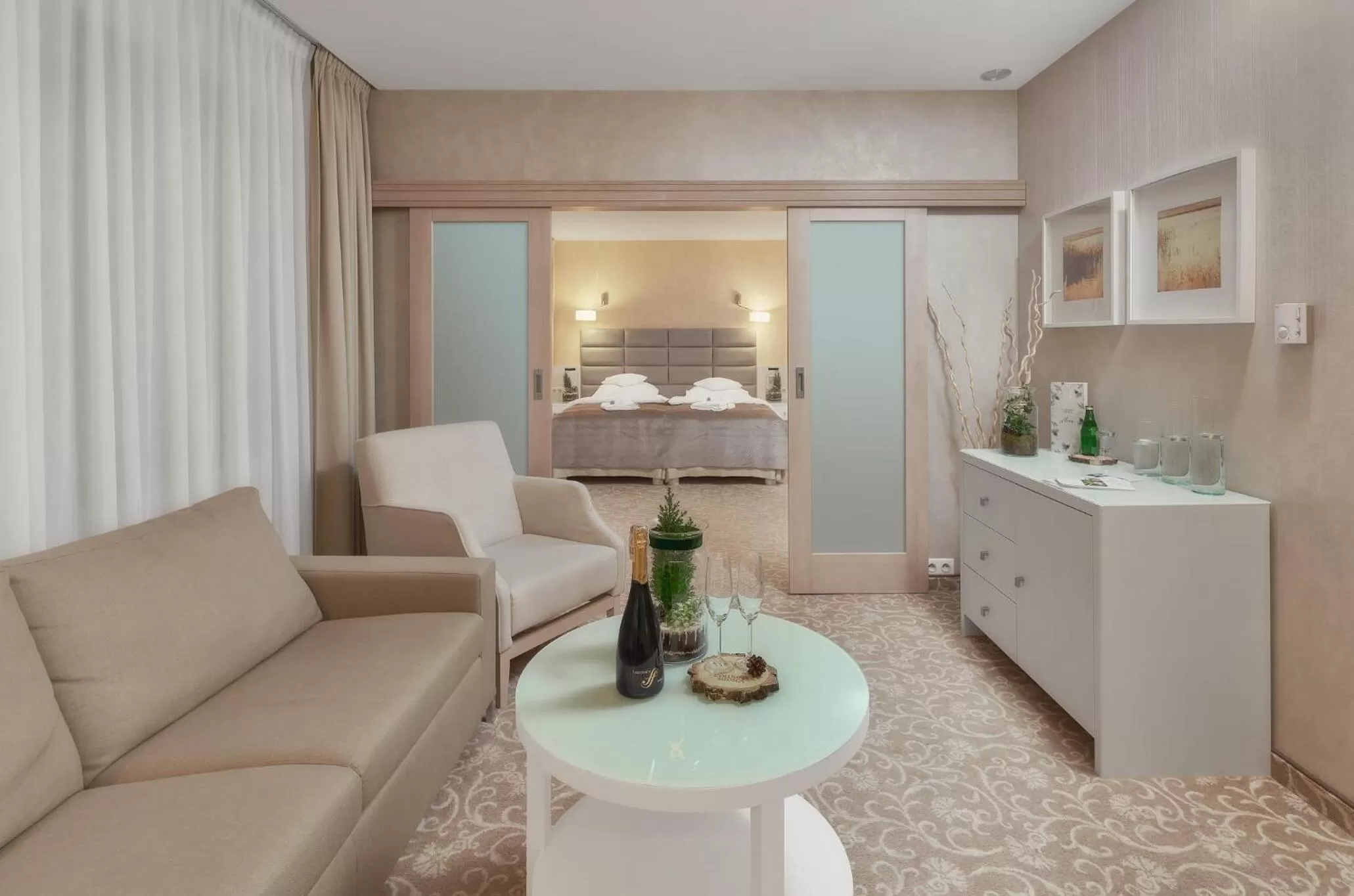 Seating area in Columna Medica