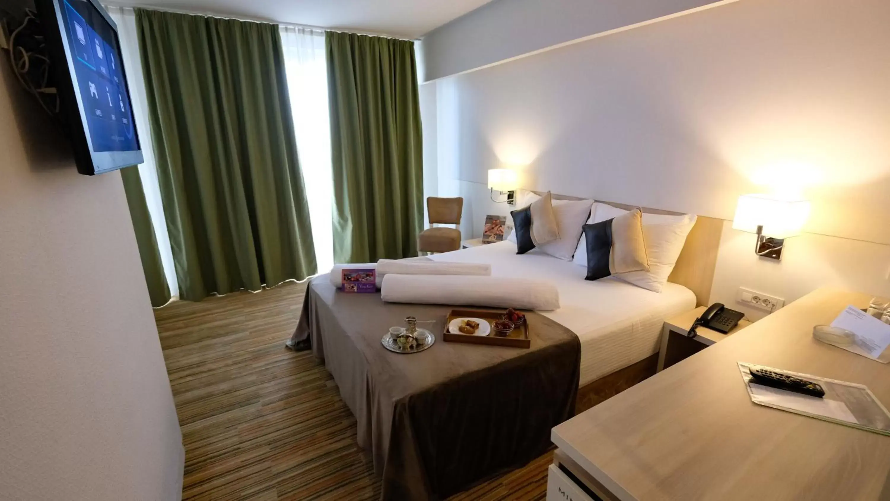 Bed in Hollywood Hotel Bed in Hollywood Hotel