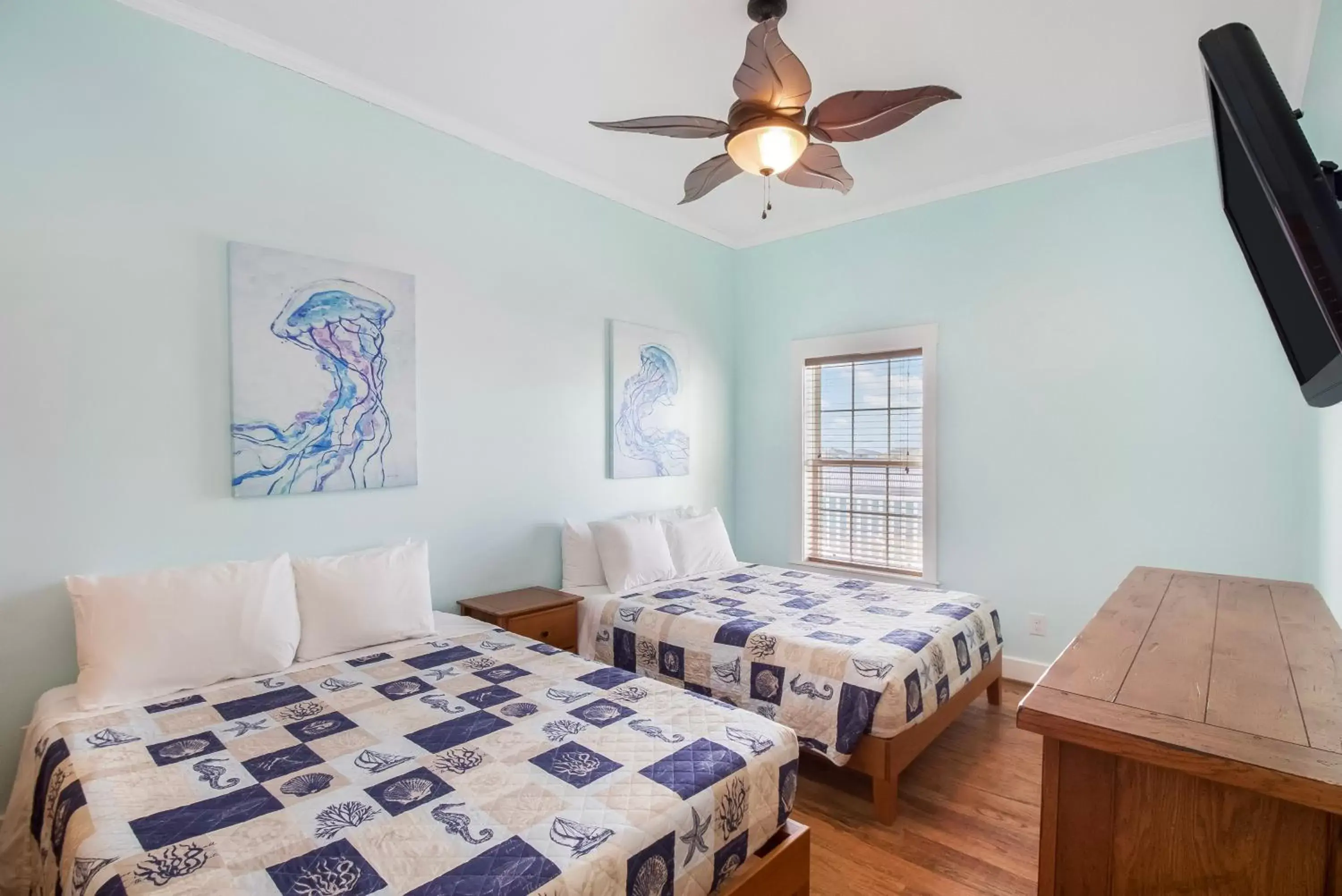 Bedroom, Bed in Tropic Island Resort