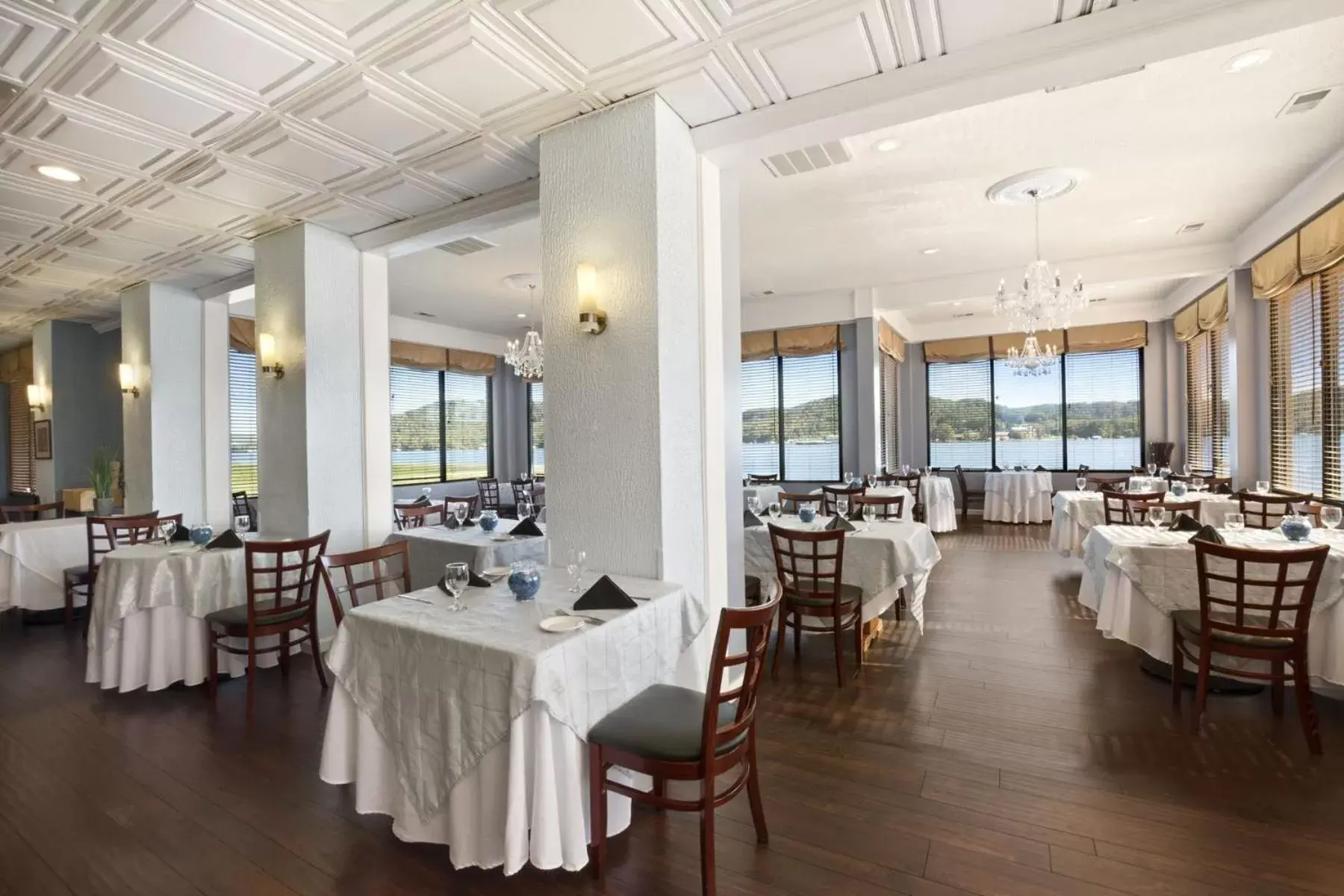 Restaurant/Places to Eat in Wyndham Garden Lake Guntersville