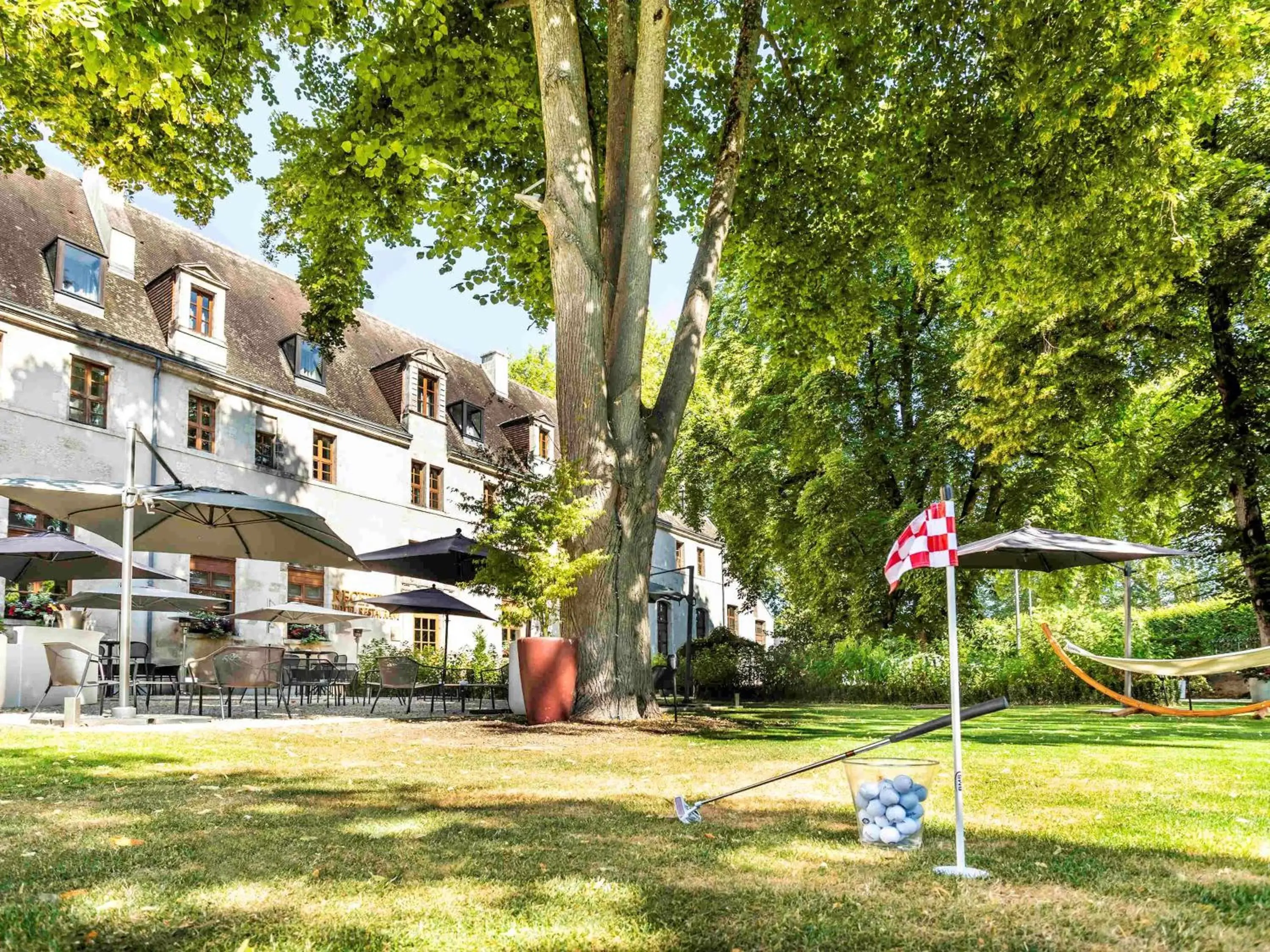 Property Building in Hotel De Bourbon Grand Hotel Mercure Bourges