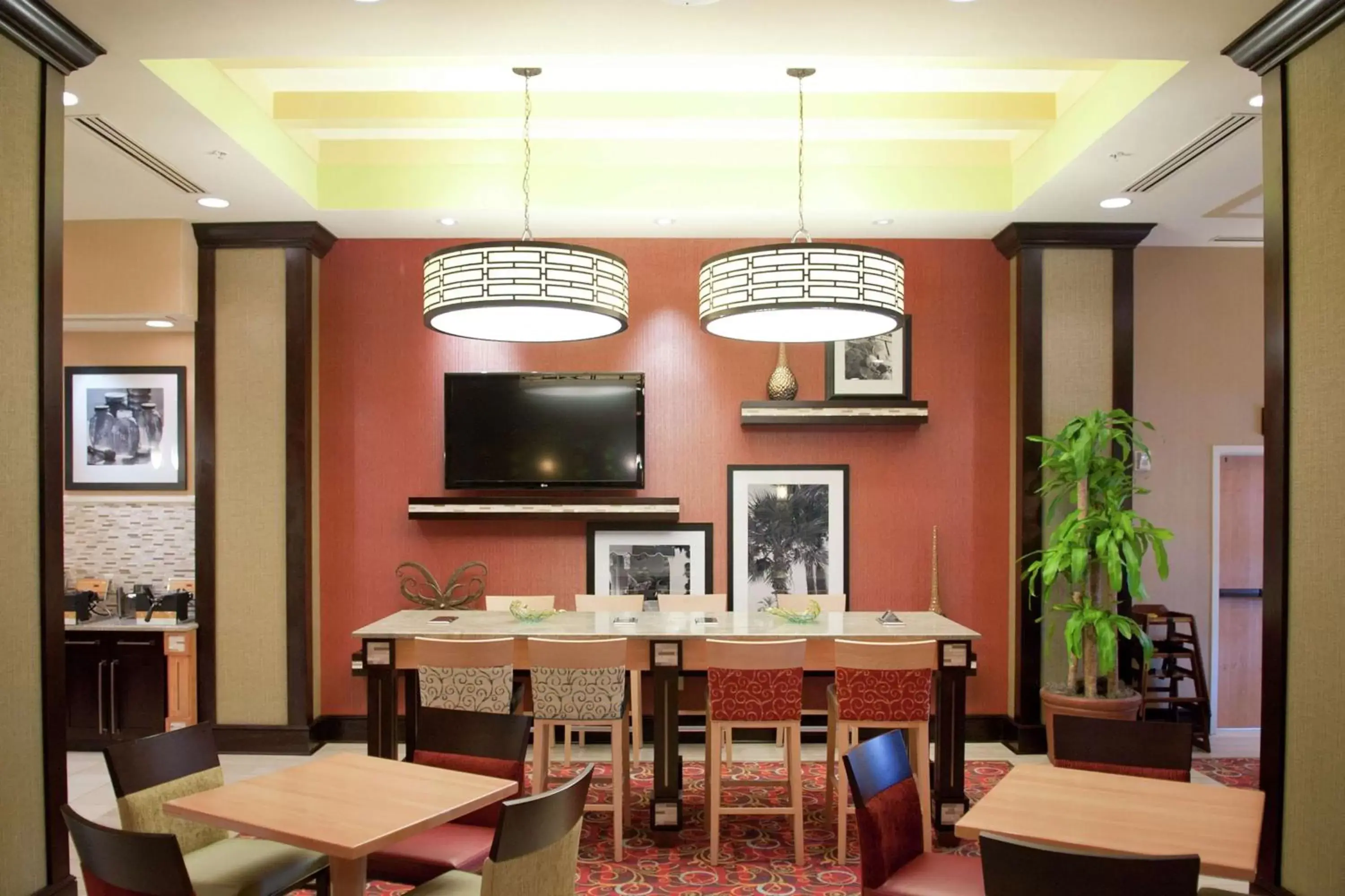 Lobby or reception, Restaurant/Places to Eat in Hampton Inn & Suites St. Petersburg/Downtown