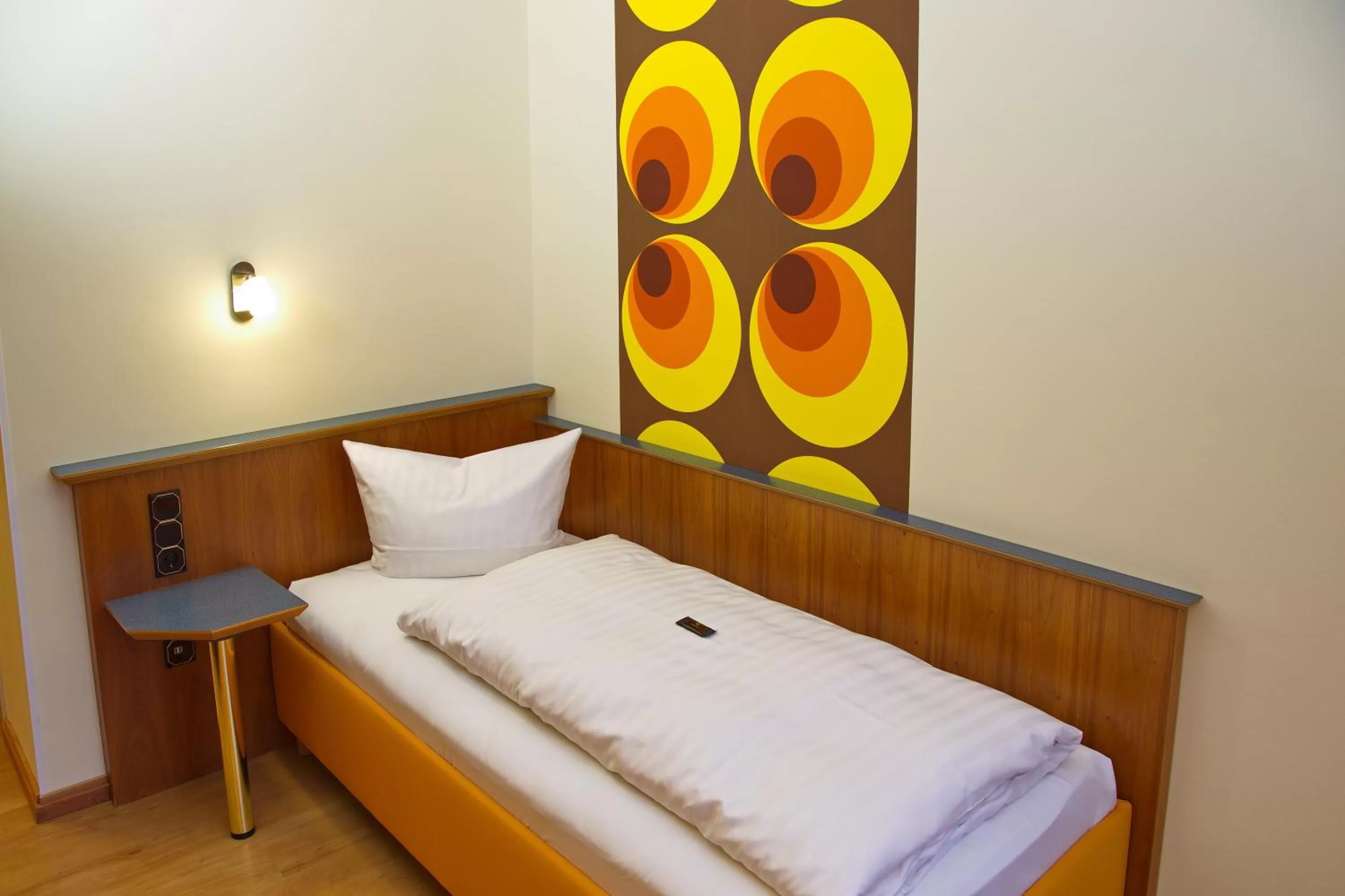 Bed in Stadtcafé Hotel garni