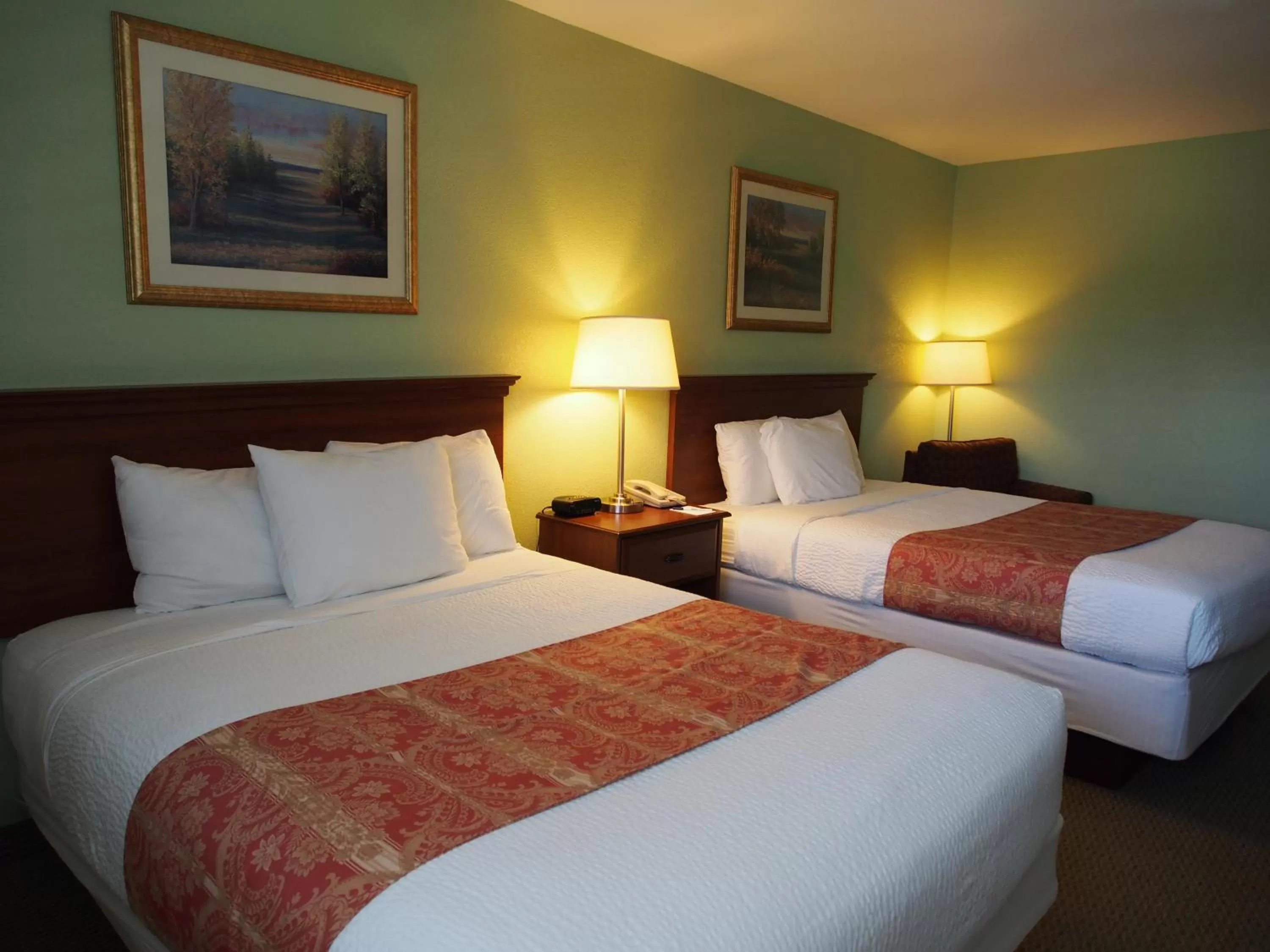 Queen Room with Two Queen Beds - Non-Smoking Pet Friendly in Inn at the Waterpark