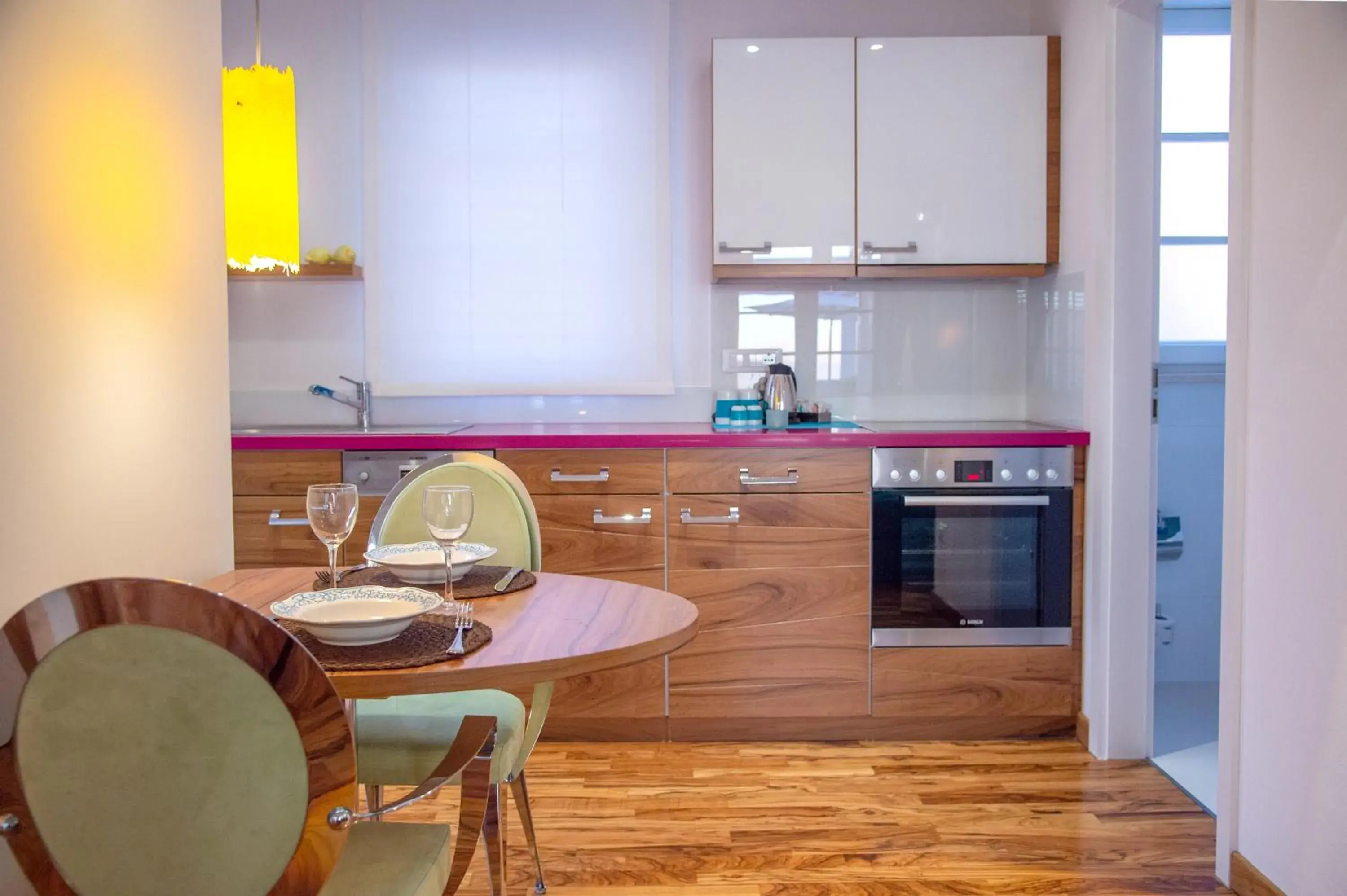 Dining area, Kitchen/Kitchenette in Piccolo Grand Hotel