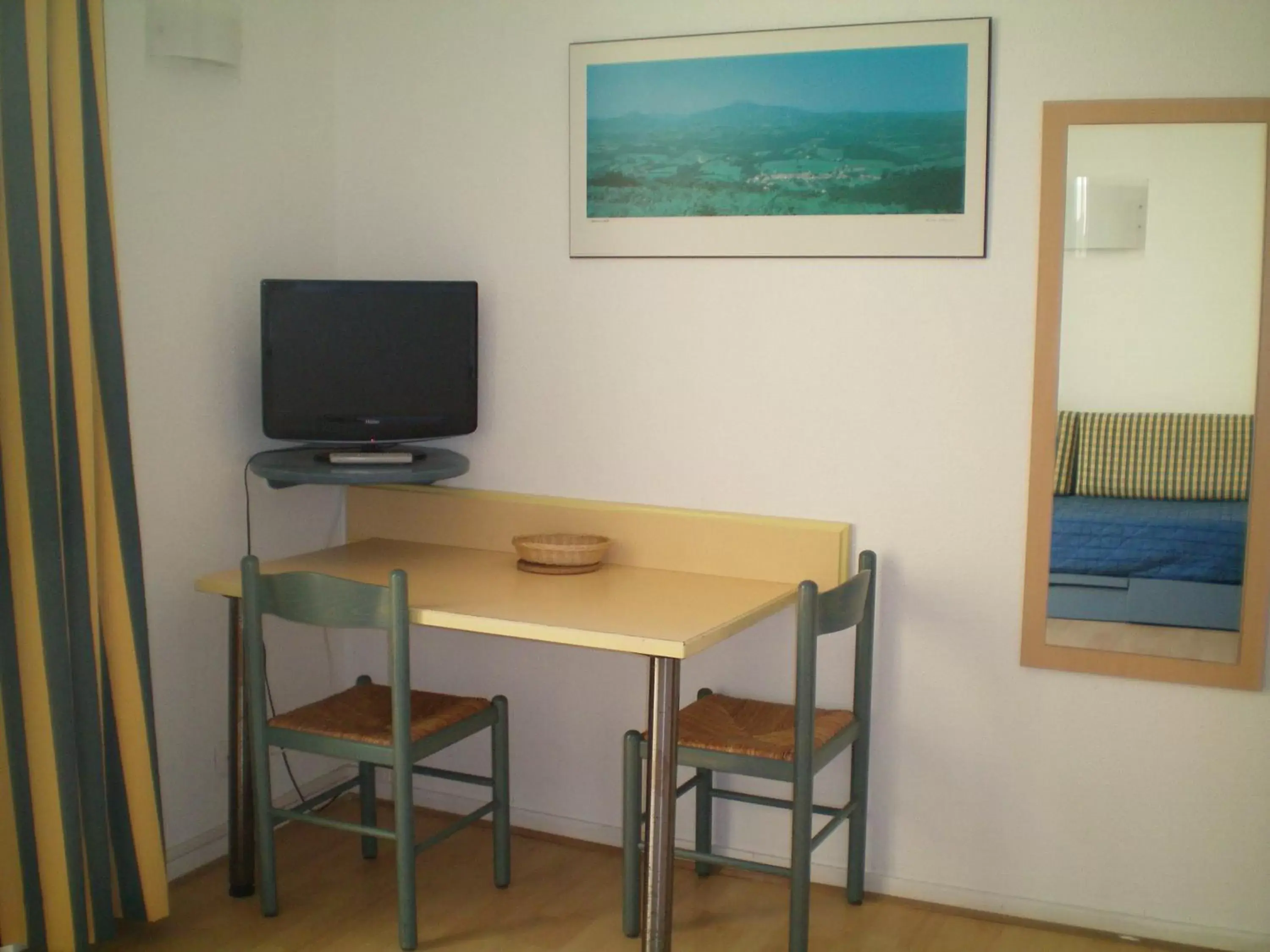 Dining area, TV/Entertainment Center in Résidence Mer & Golf Eugénie