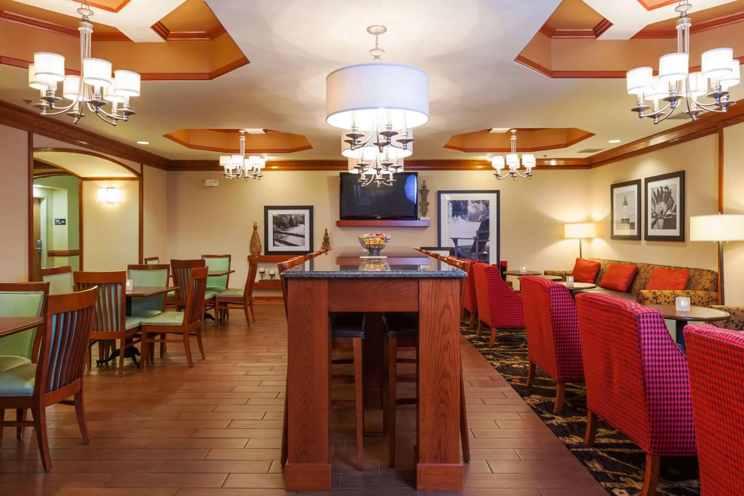 Lobby or reception, Restaurant/Places to Eat in Hampton Inn Elkton