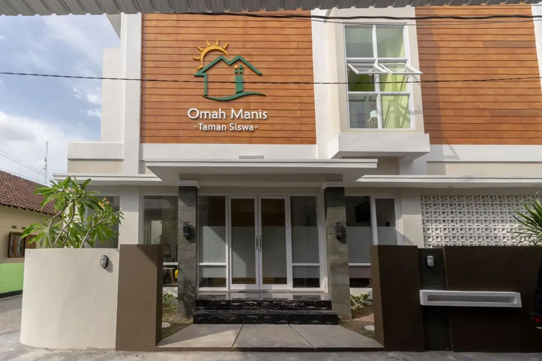 Property building in Omah Manis